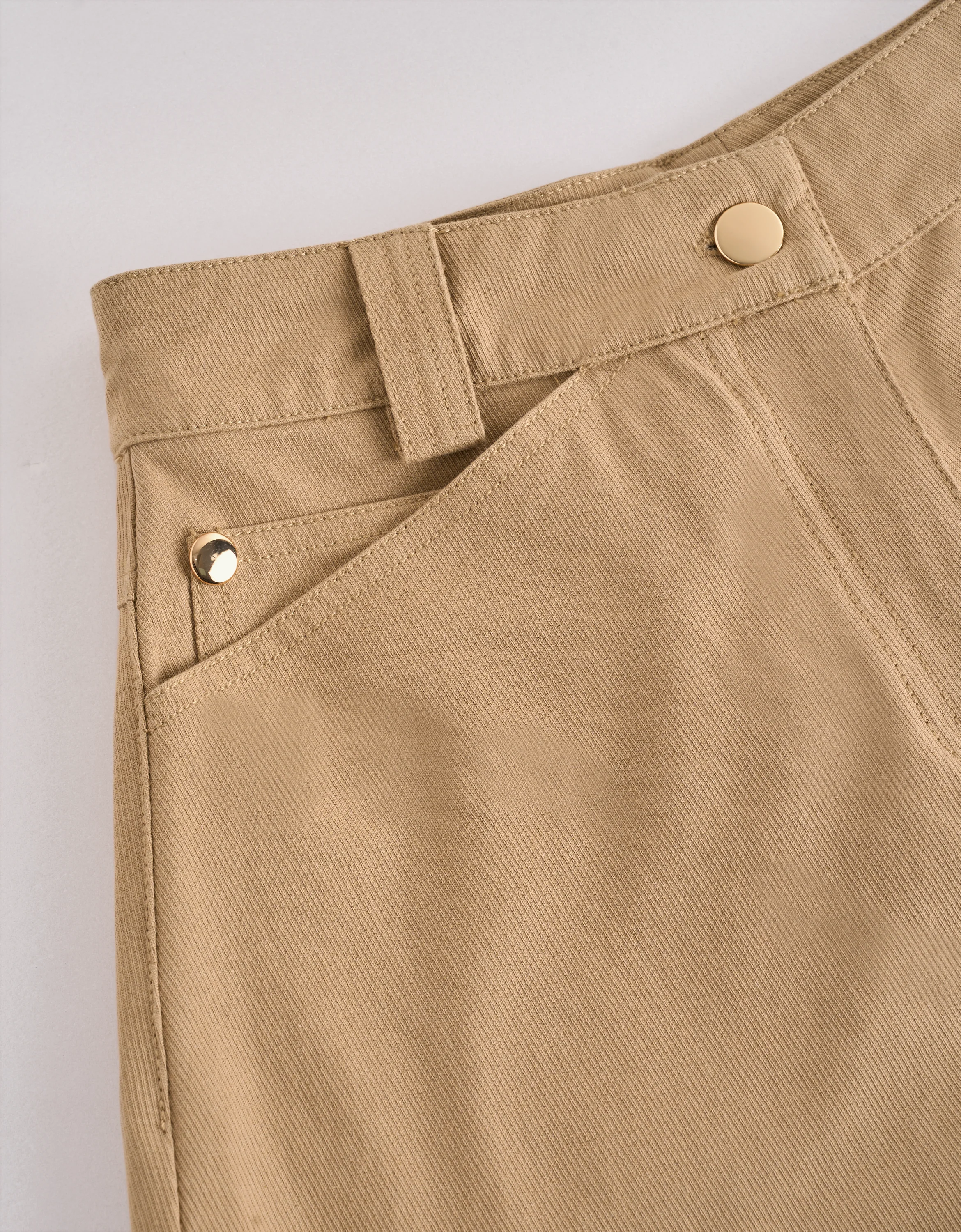 Loose-fit A-line Shorts - Image 7
