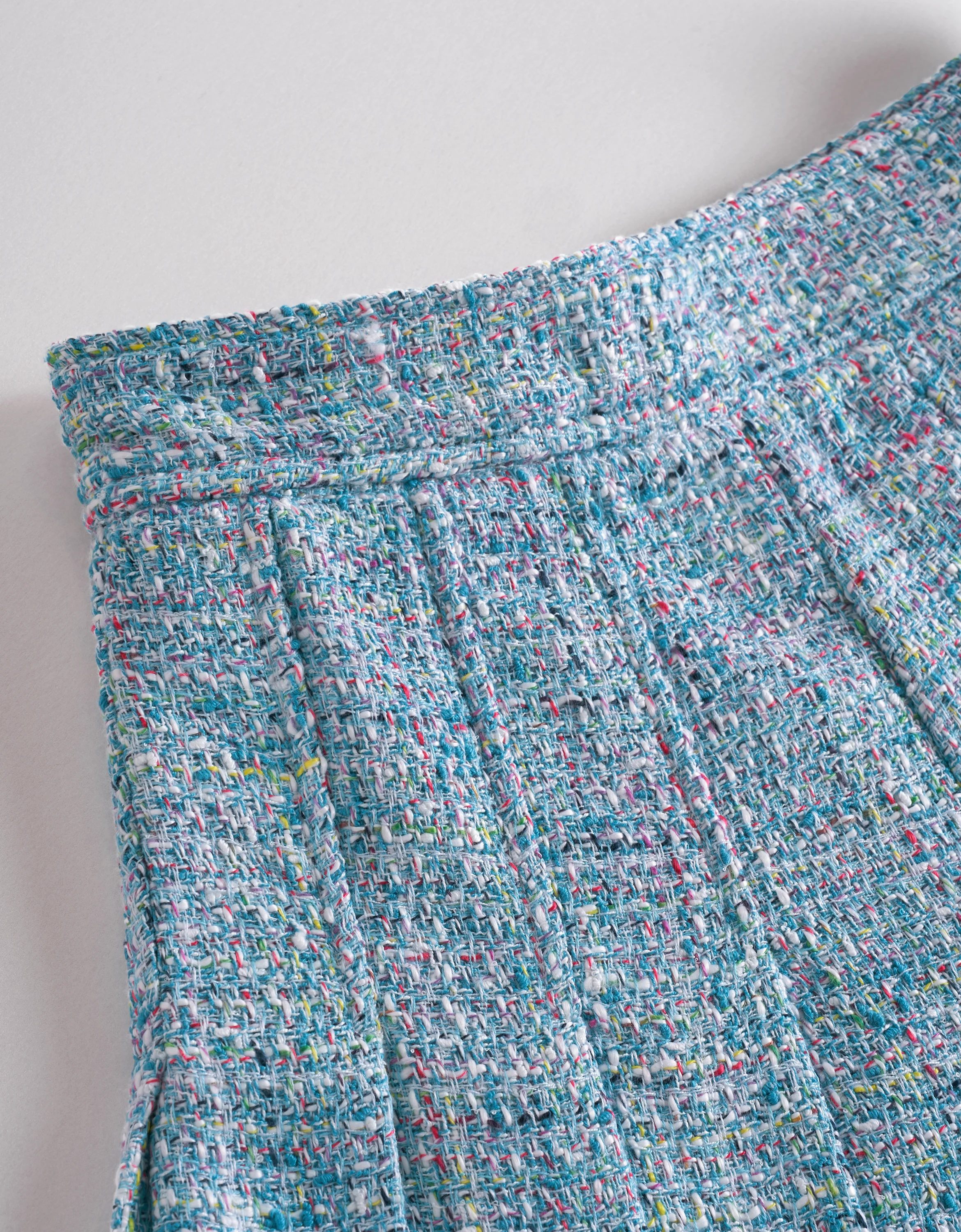 Mid-rise Pleated Tweed Shorts - Image 5