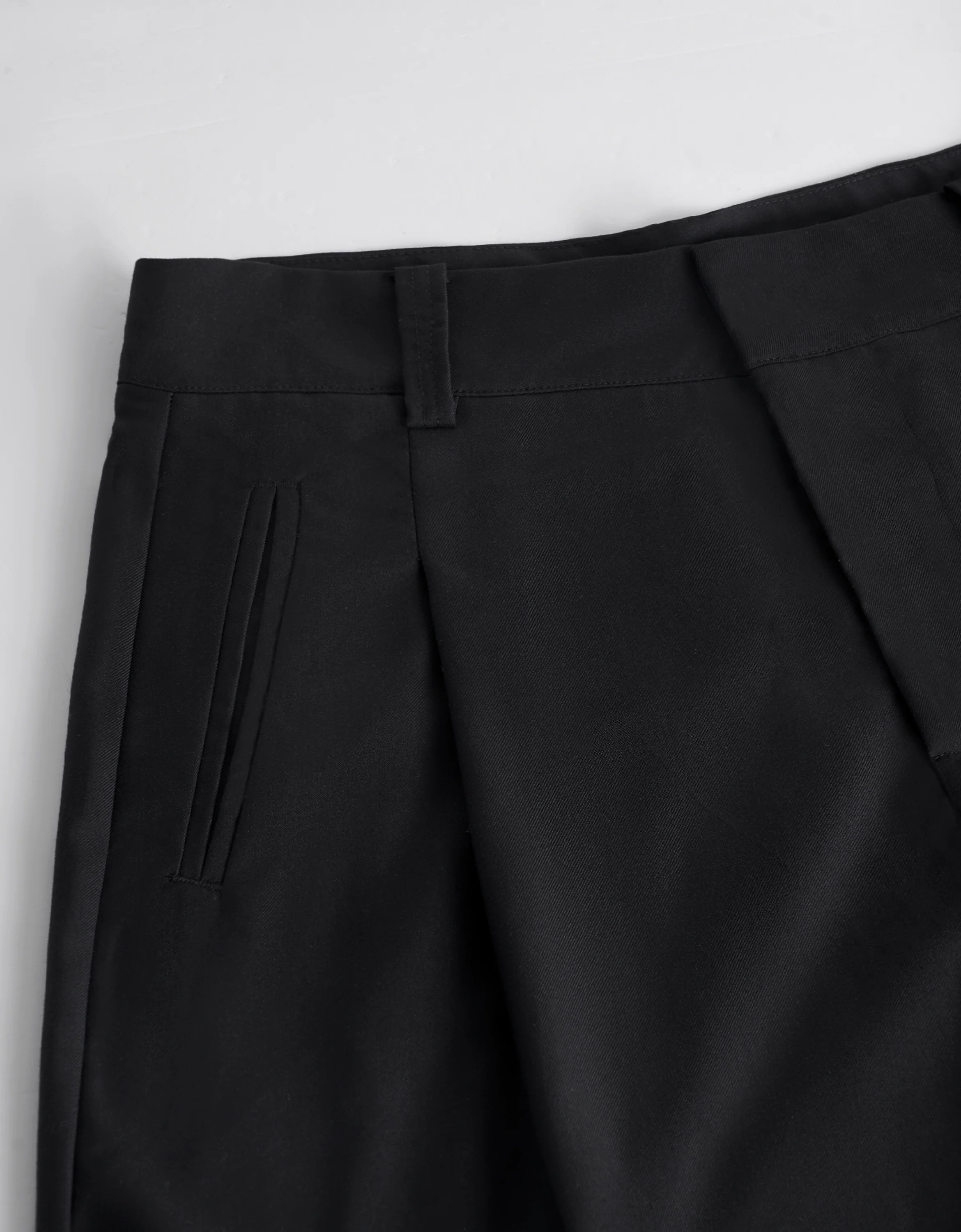 Mid-rise Shorts - Image 7