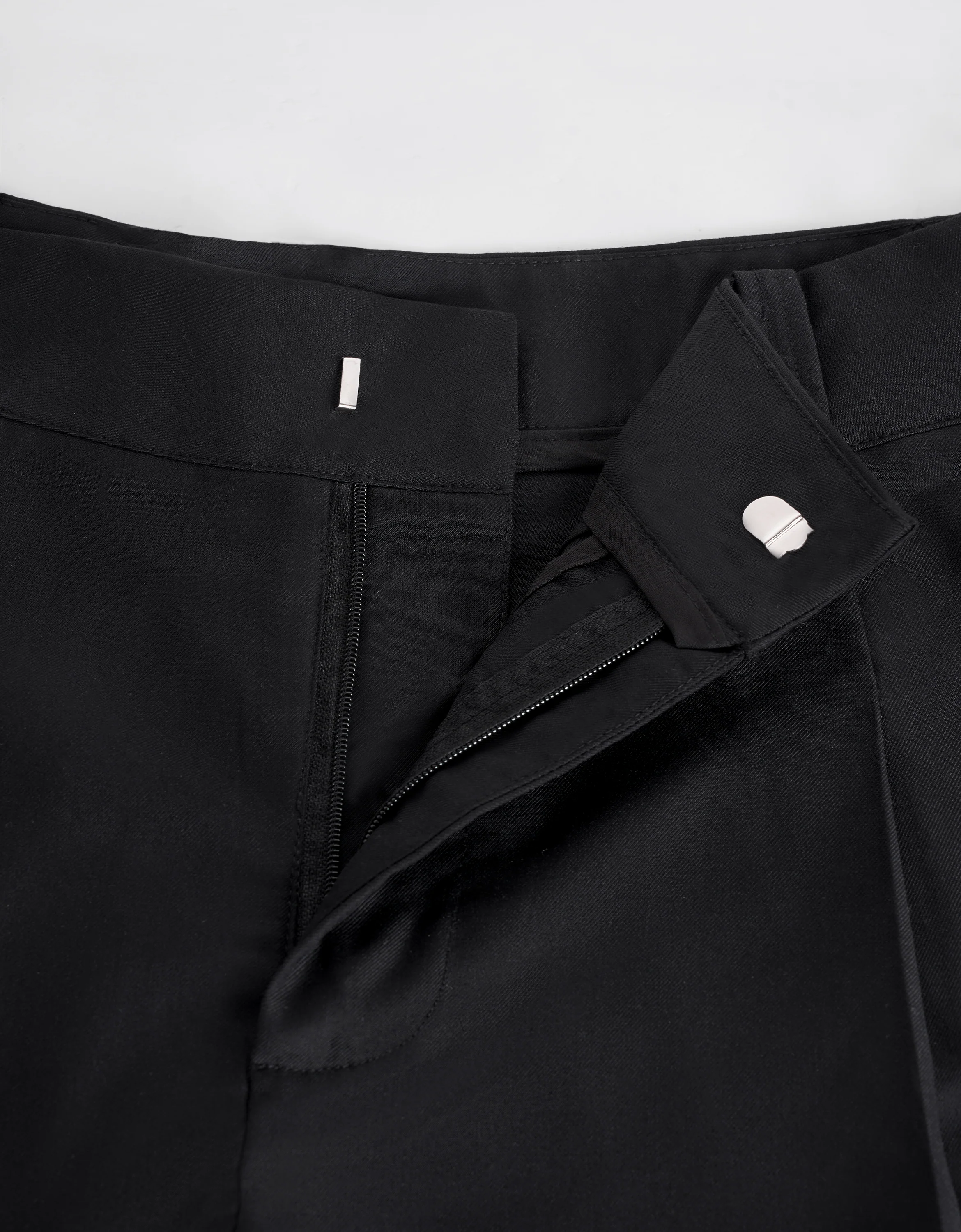 Mid-rise Shorts - Image 9