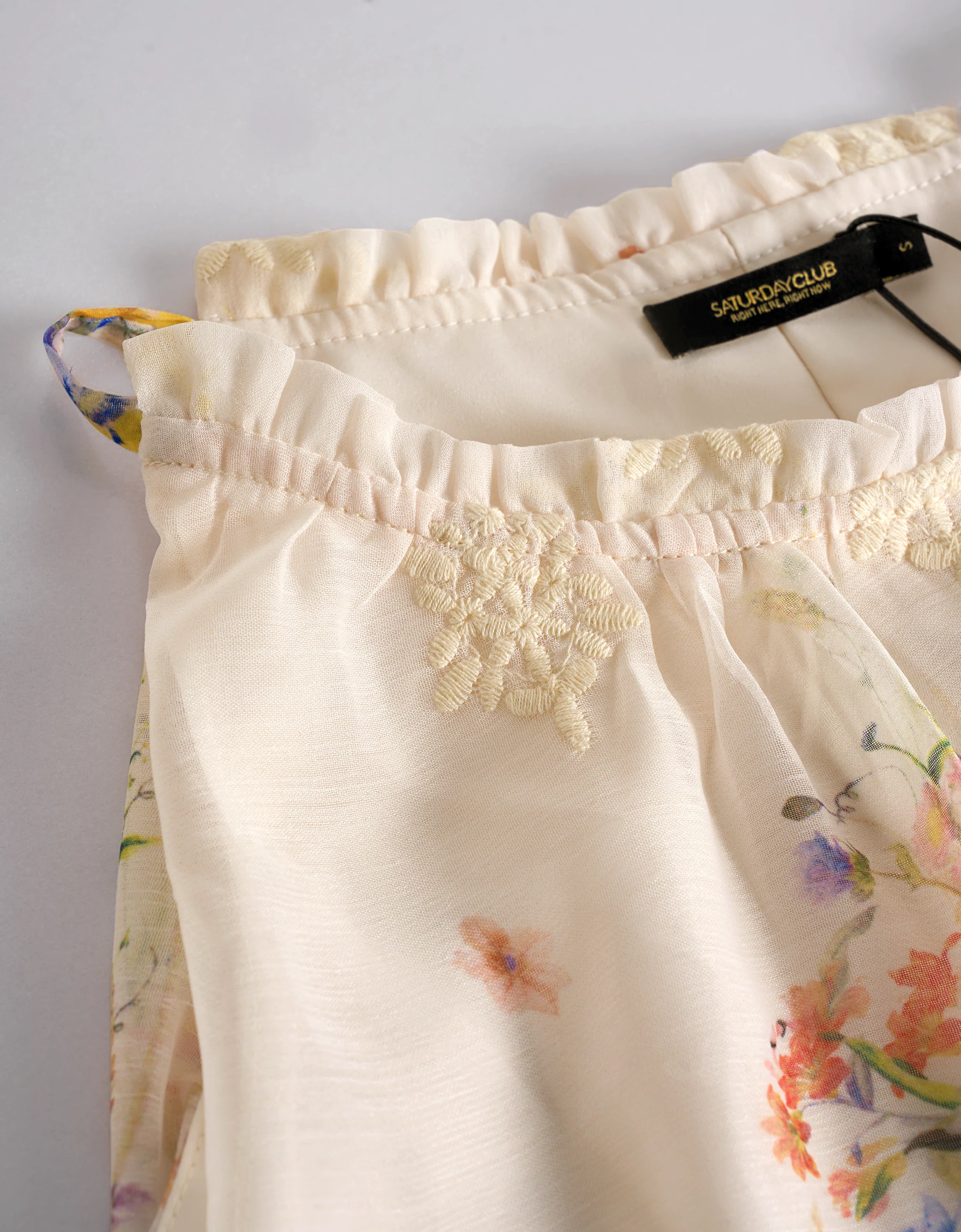 Placement Floral Embroidery Halterneck Sleeveless Top - Image 11