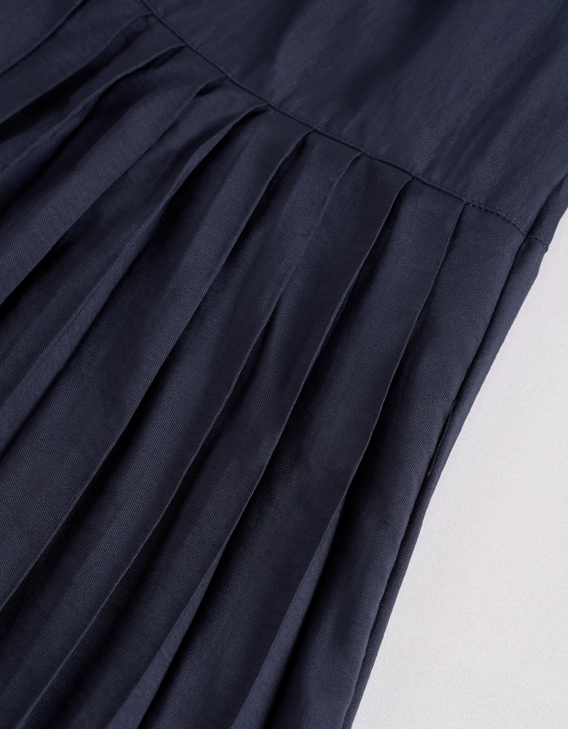 Pleated Skirt Round Neck Sleeveless Dress - Image 10