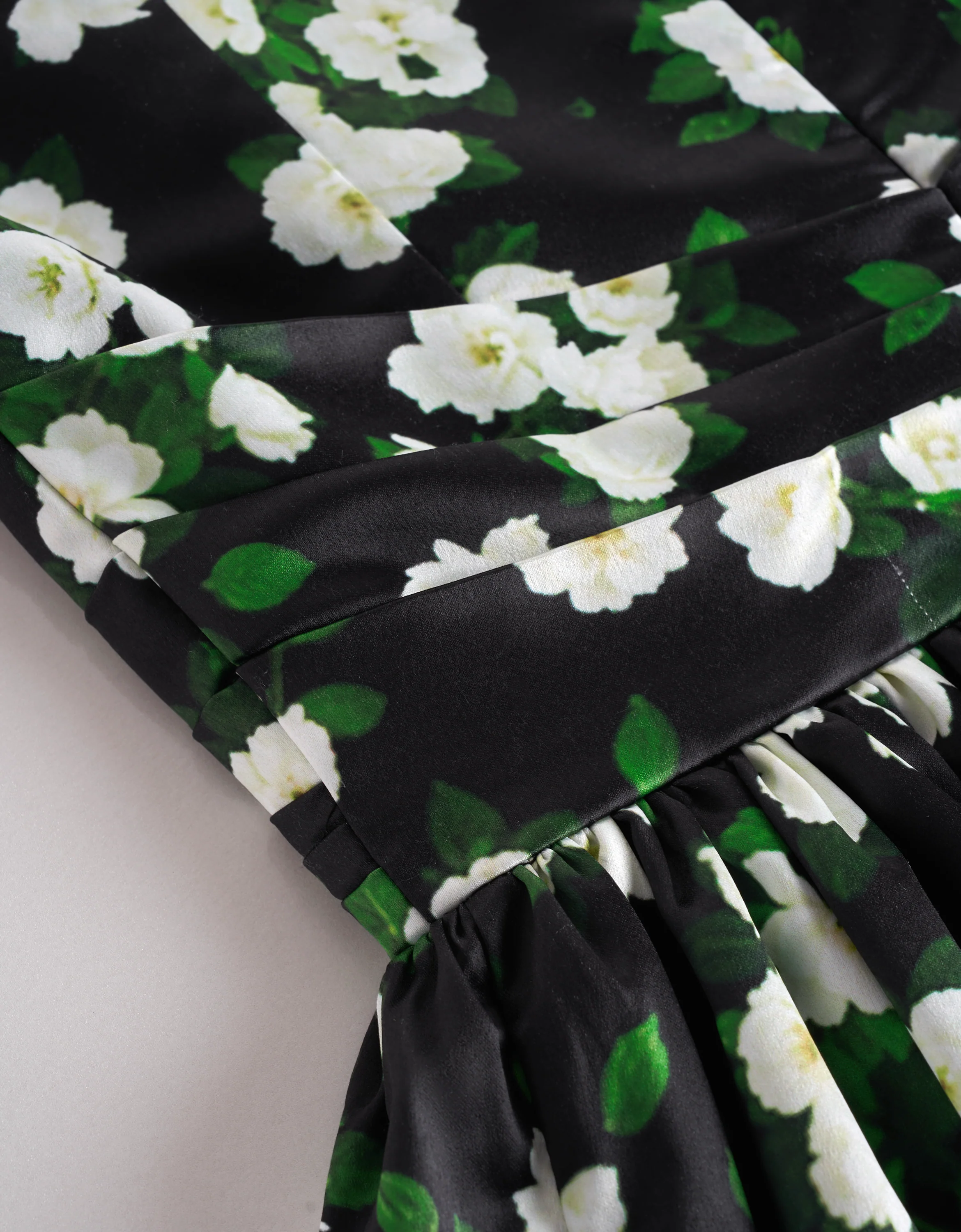Pleated Waist V-neck Sleeveless Dress - Image 6