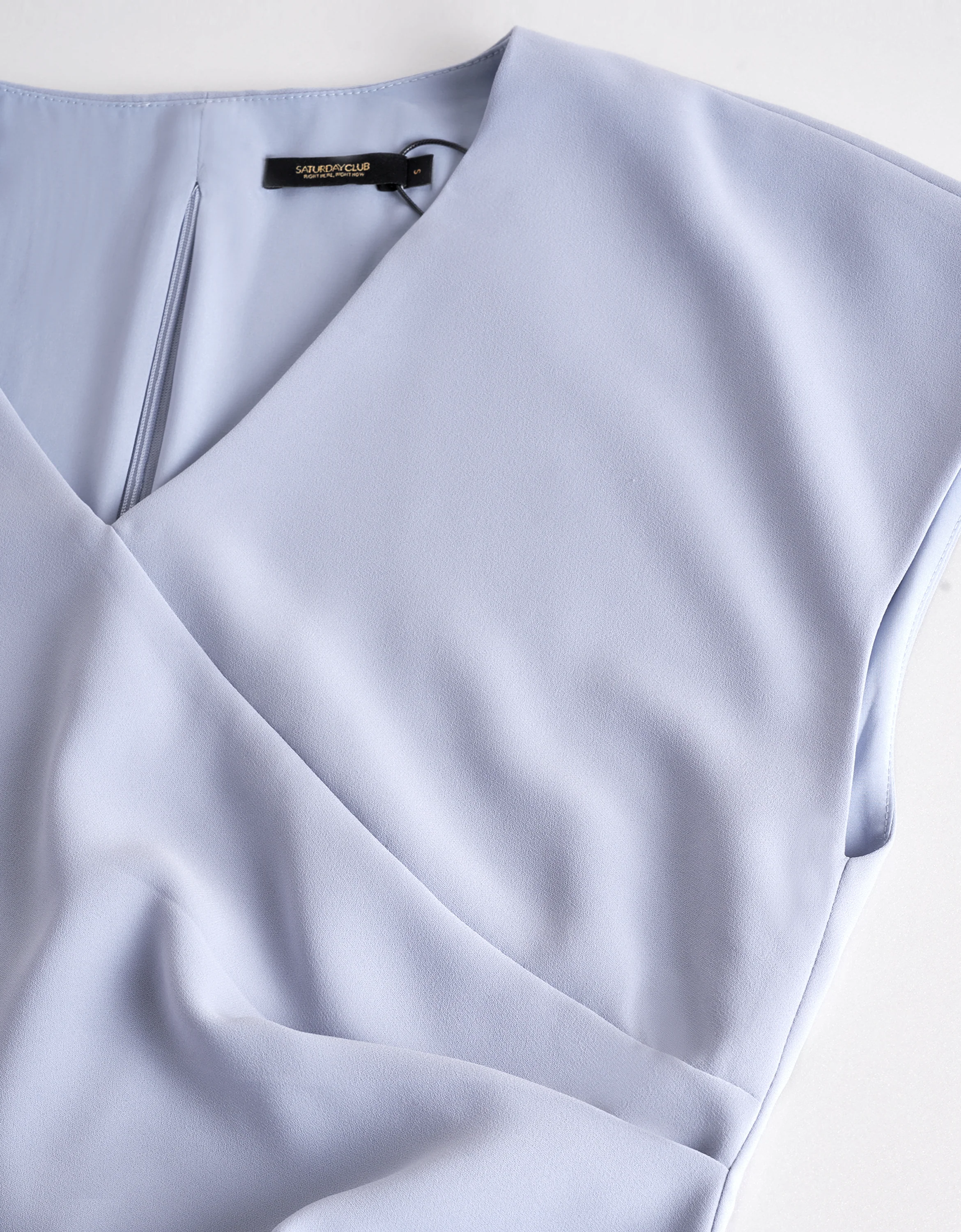 Pleated Waist V-neck Top - Image 4