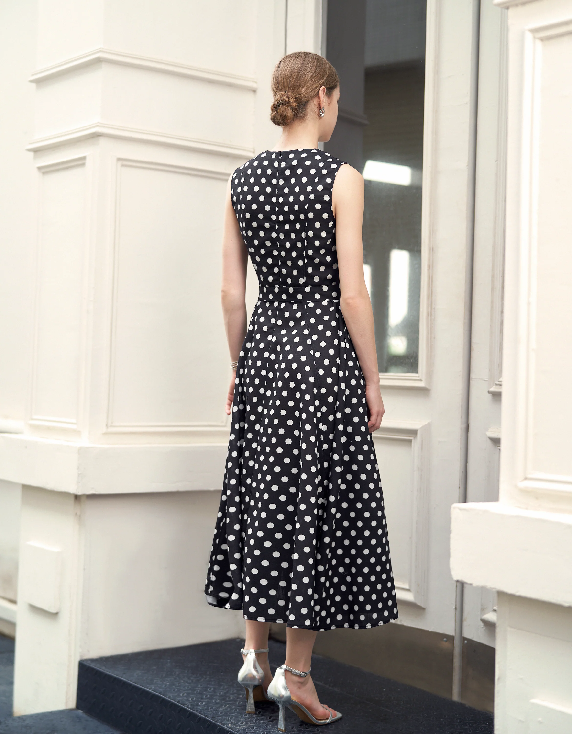 Polka Dot Round Neck Sleeveless Dress - Image 10