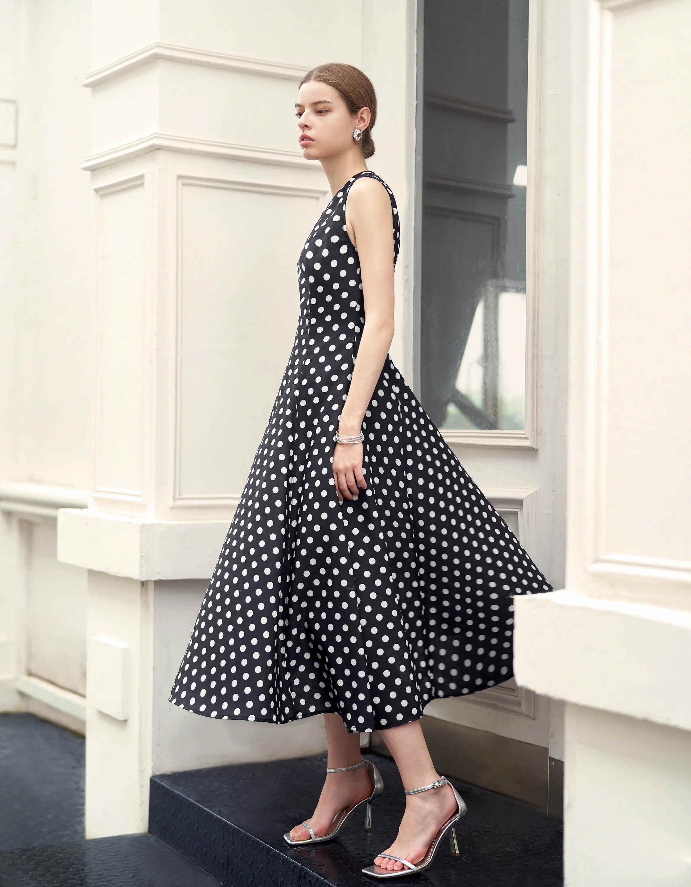 Polka Dot Round Neck Sleeveless Dress - Image 7