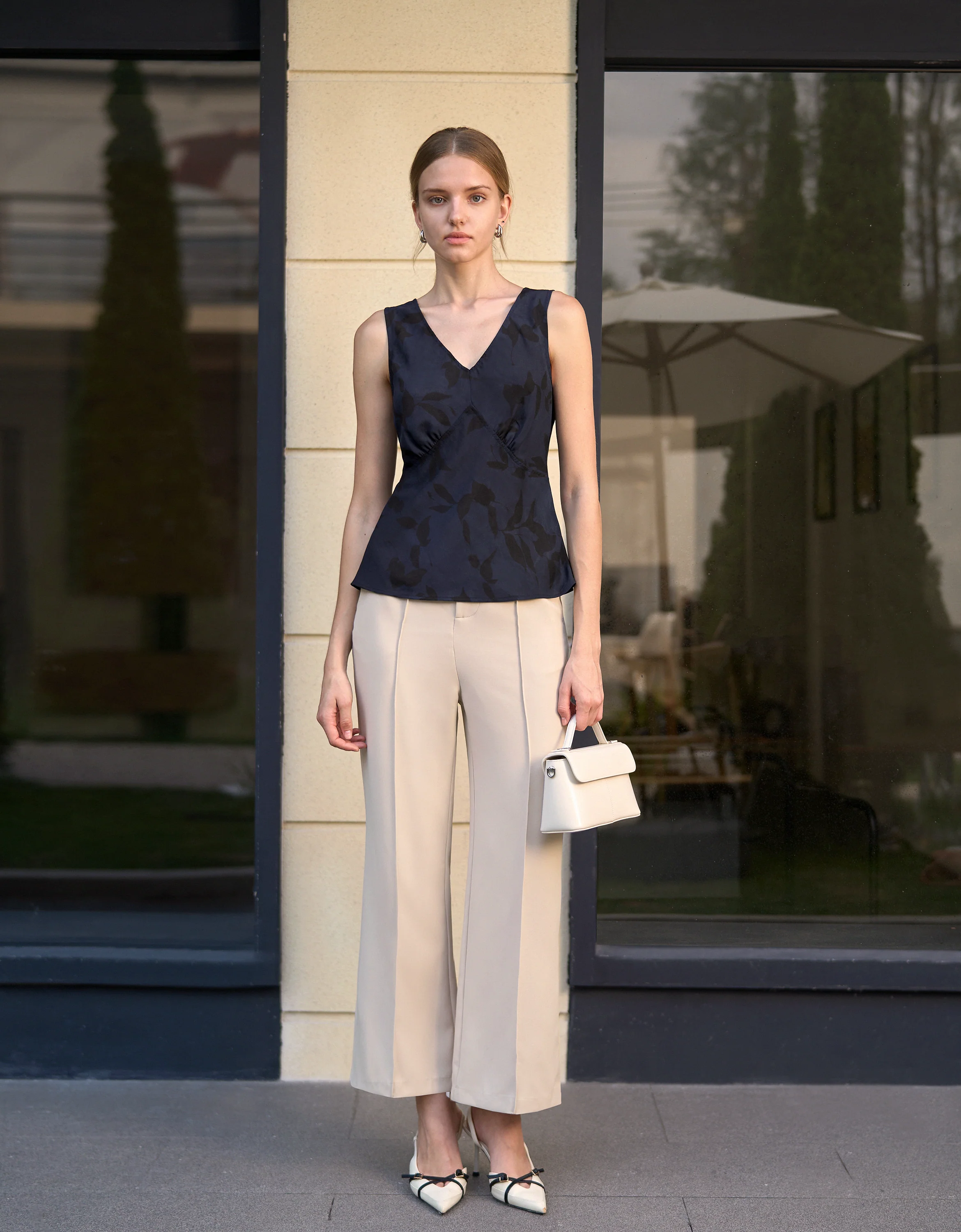 Printed V-neck Sleeveless Top - Image 2