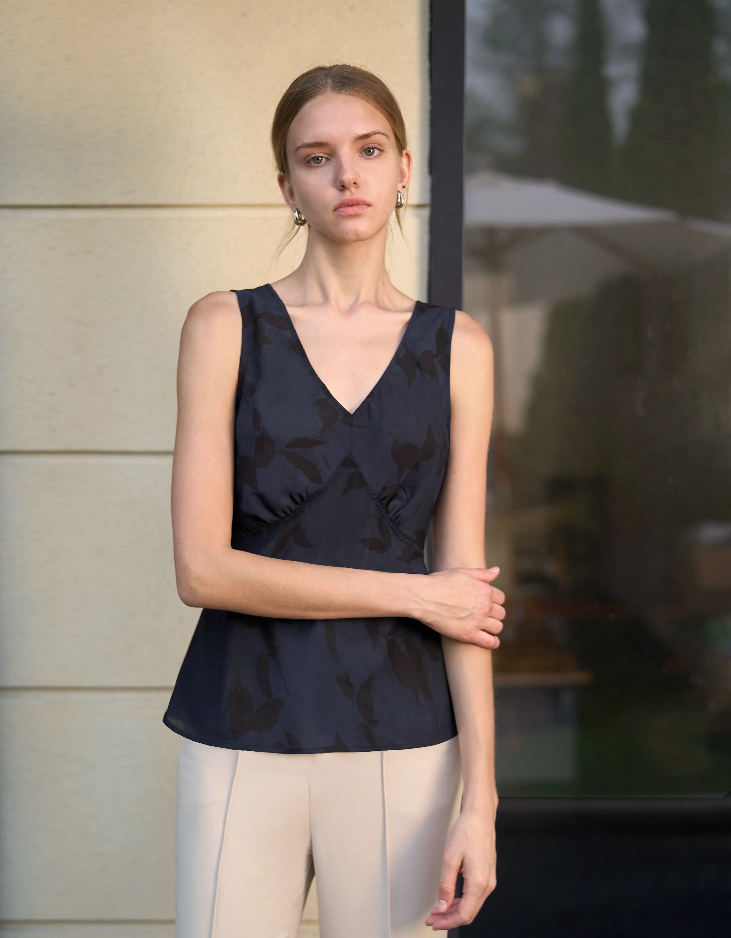 Printed V-neck Sleeveless Top - Image 3