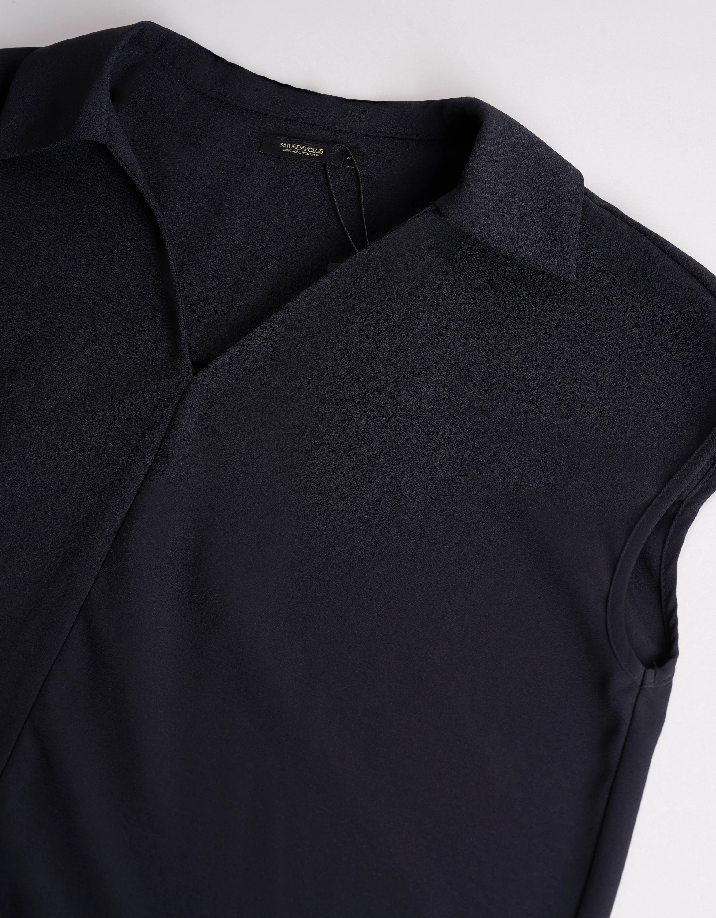 Raglan Sleeves Collared V-neck Top - Image 11