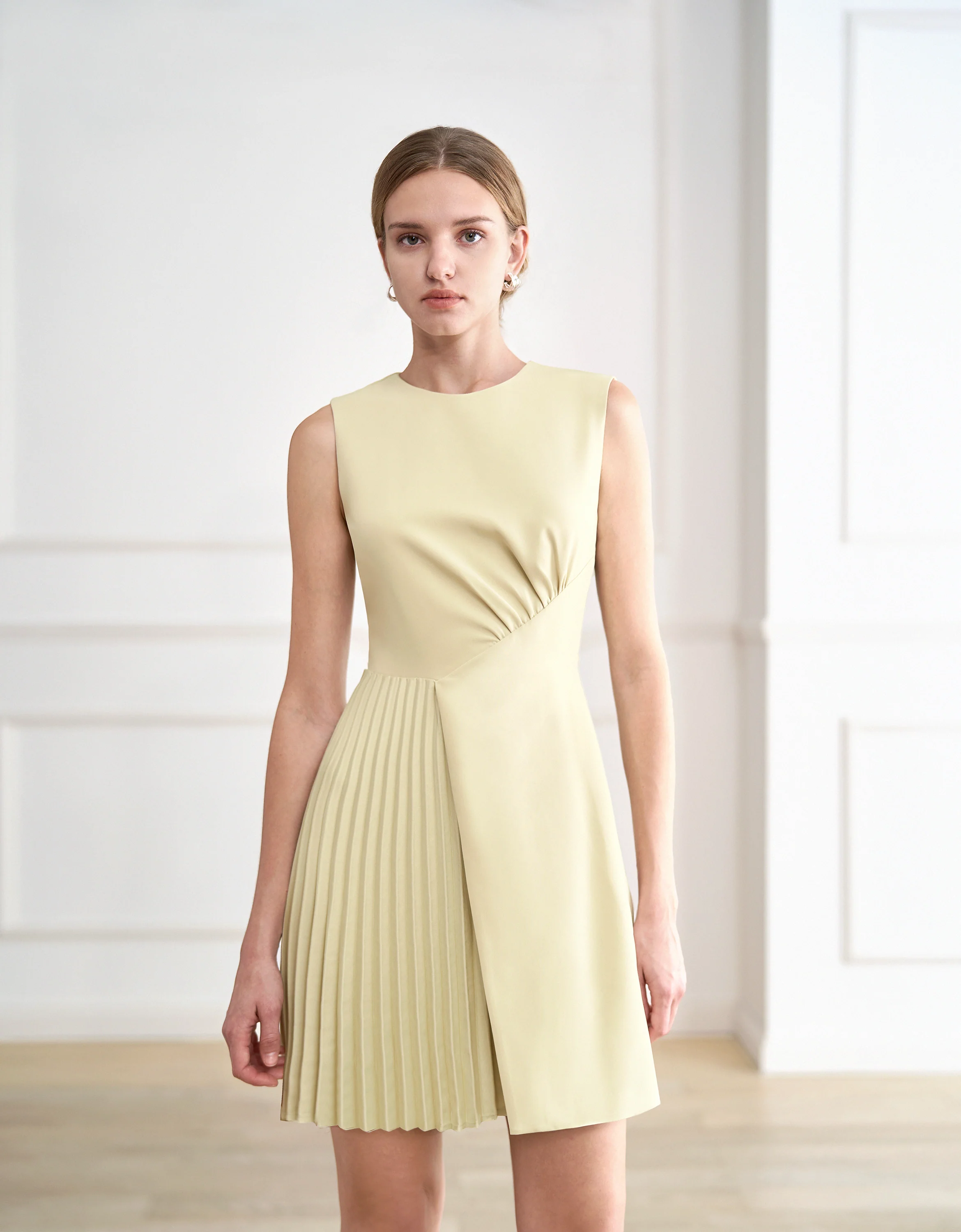 Round Neck Sleeveless Asymmetric Pleated Dress