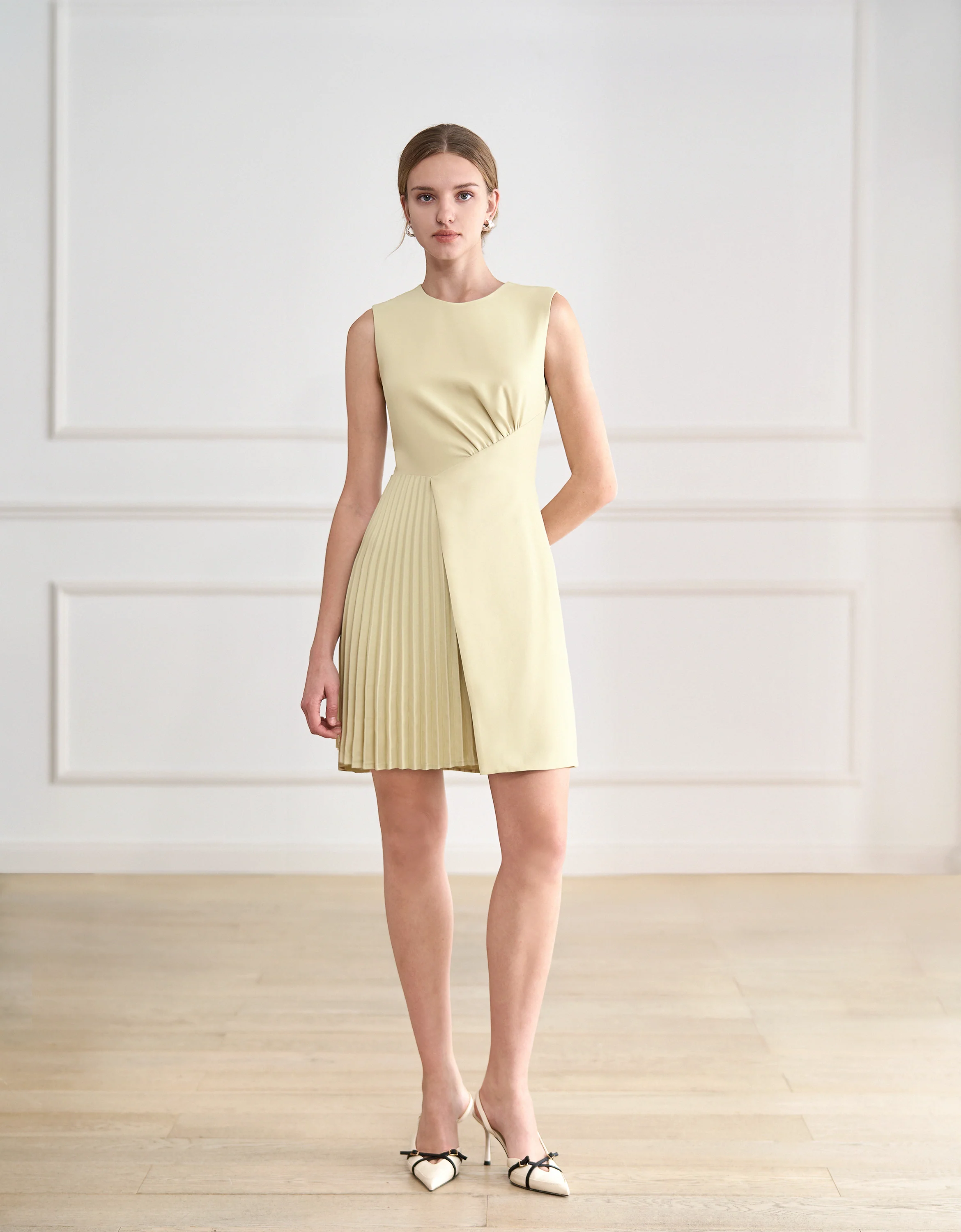 Round Neck Sleeveless Asymmetric Pleated Dress - Image 4