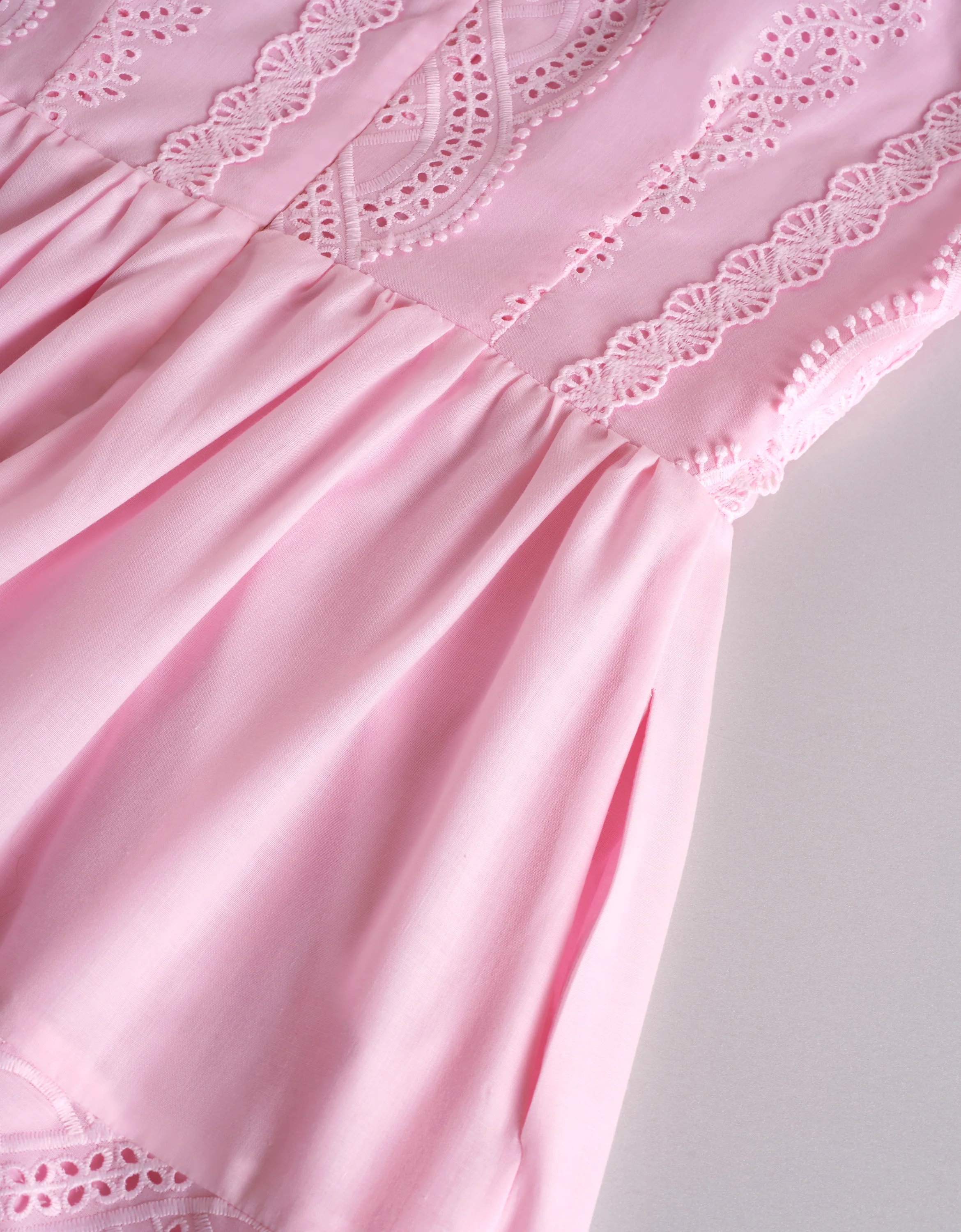 Round Neck Sleeveless Embroidered Midi Dress - Image 11
