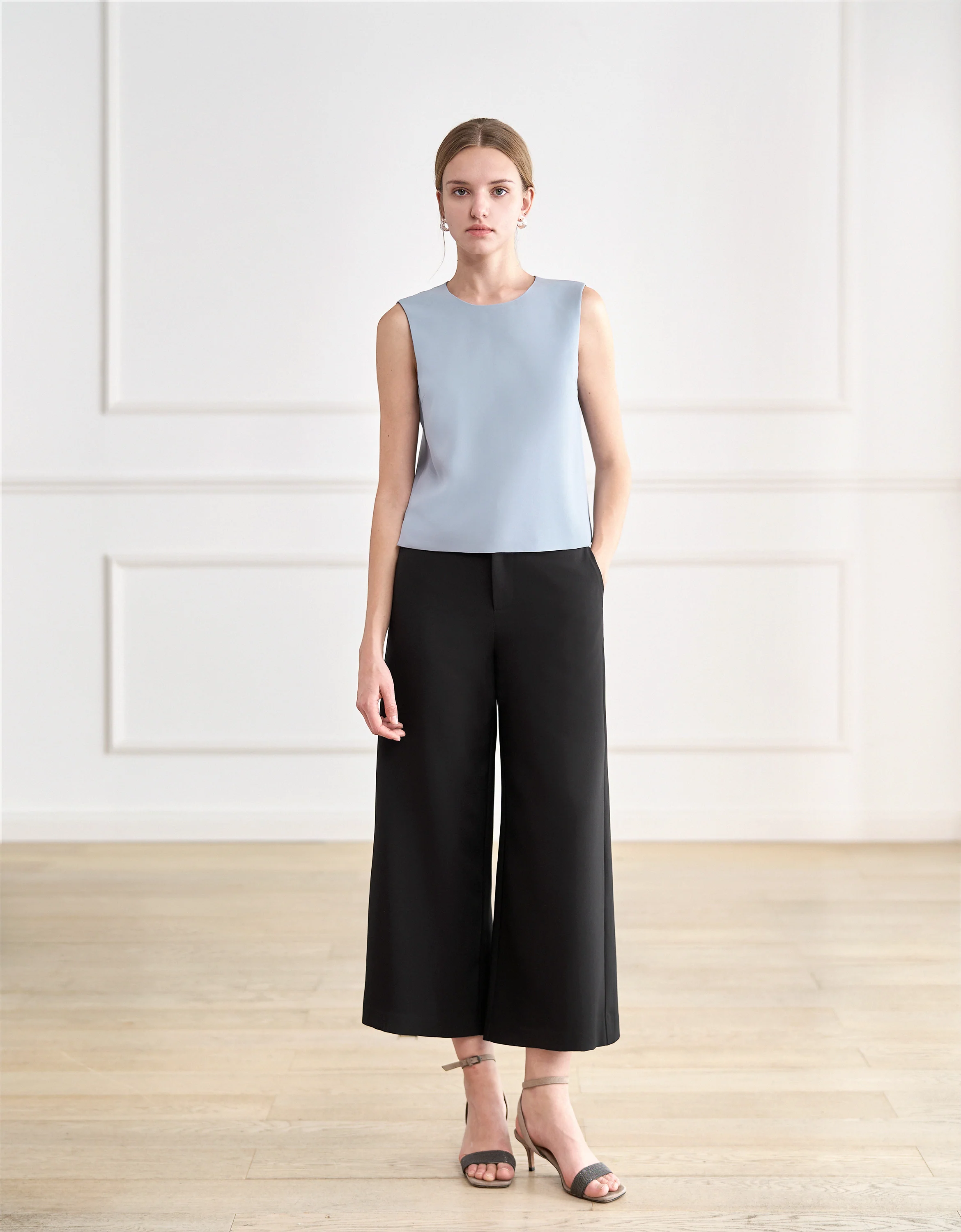 Round Neck Sleeveless Top - Image 27