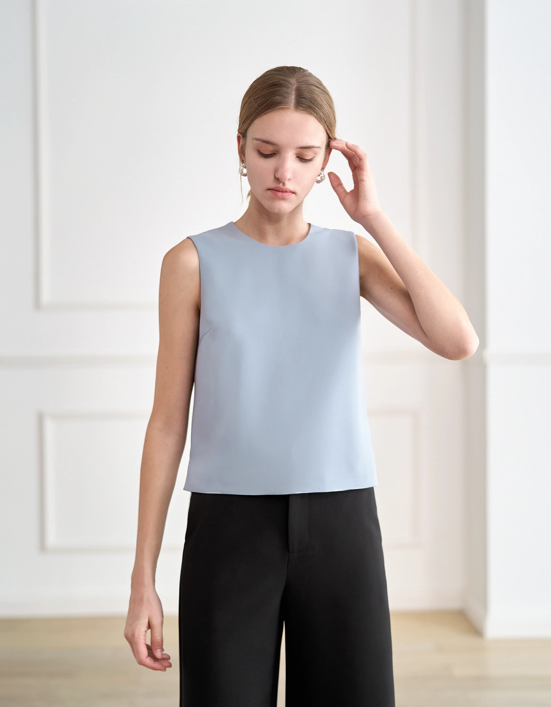 Round Neck Sleeveless Top - Image 28