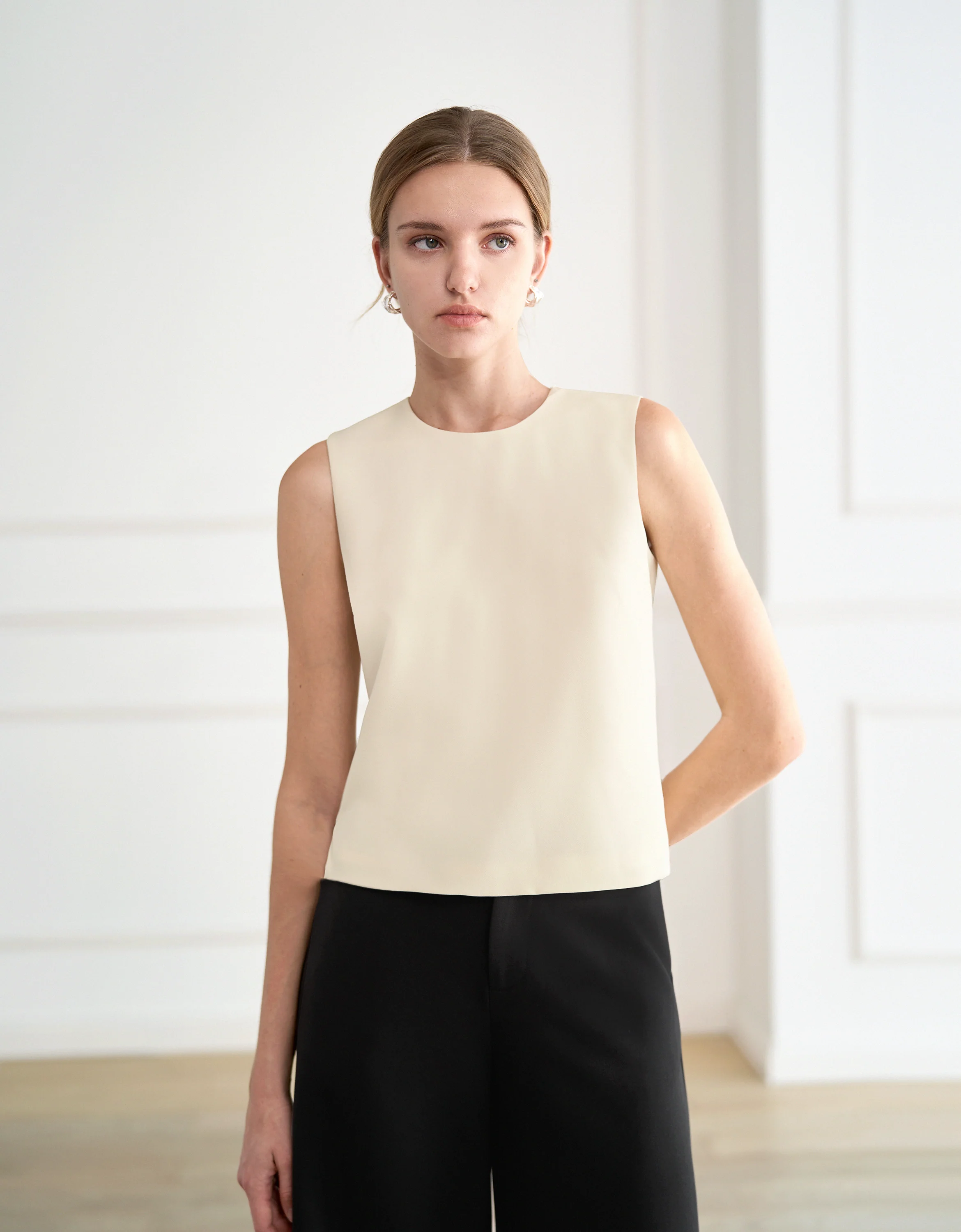 Round Neck Sleeveless Top - Image 40