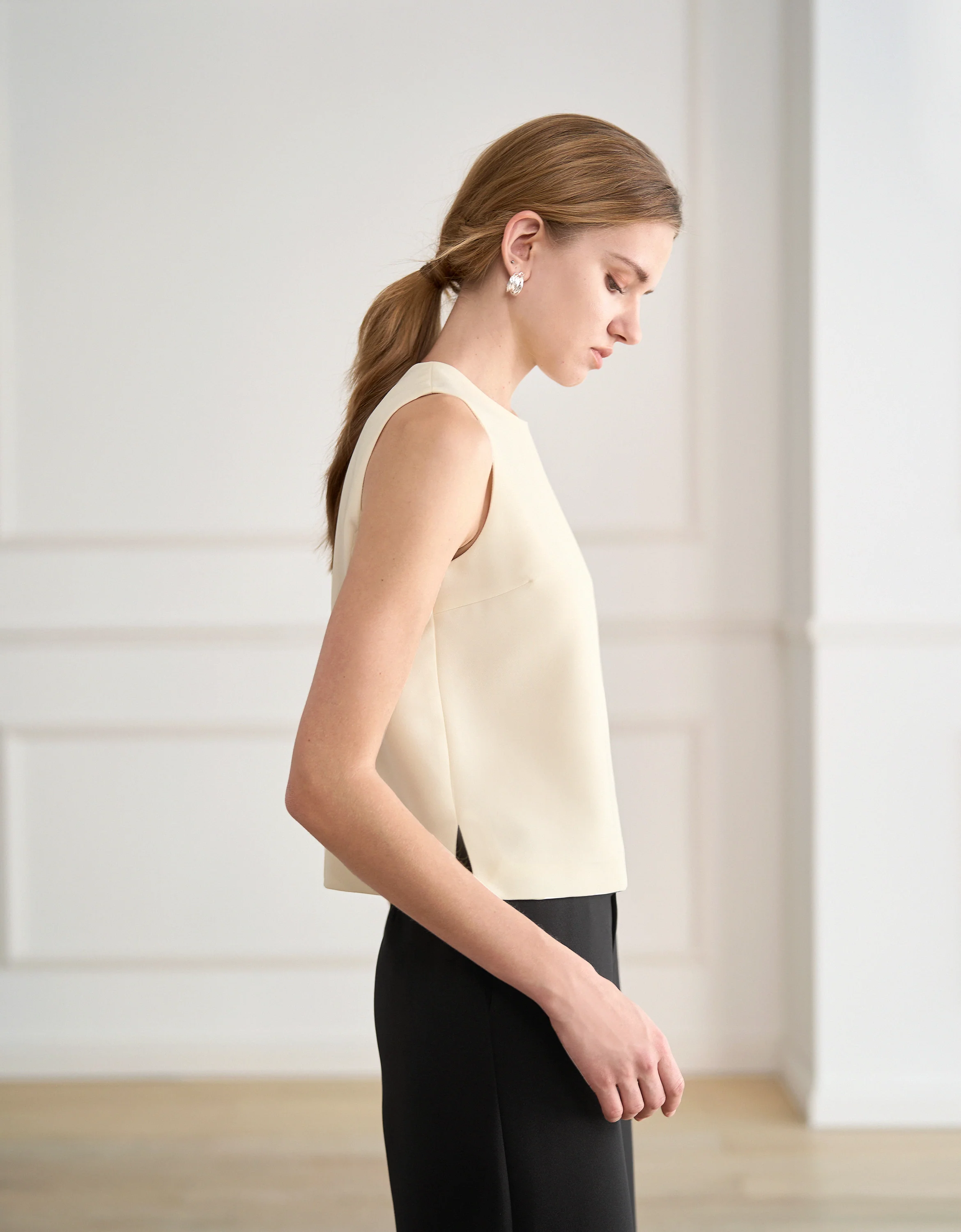 Round Neck Sleeveless Top - Image 41