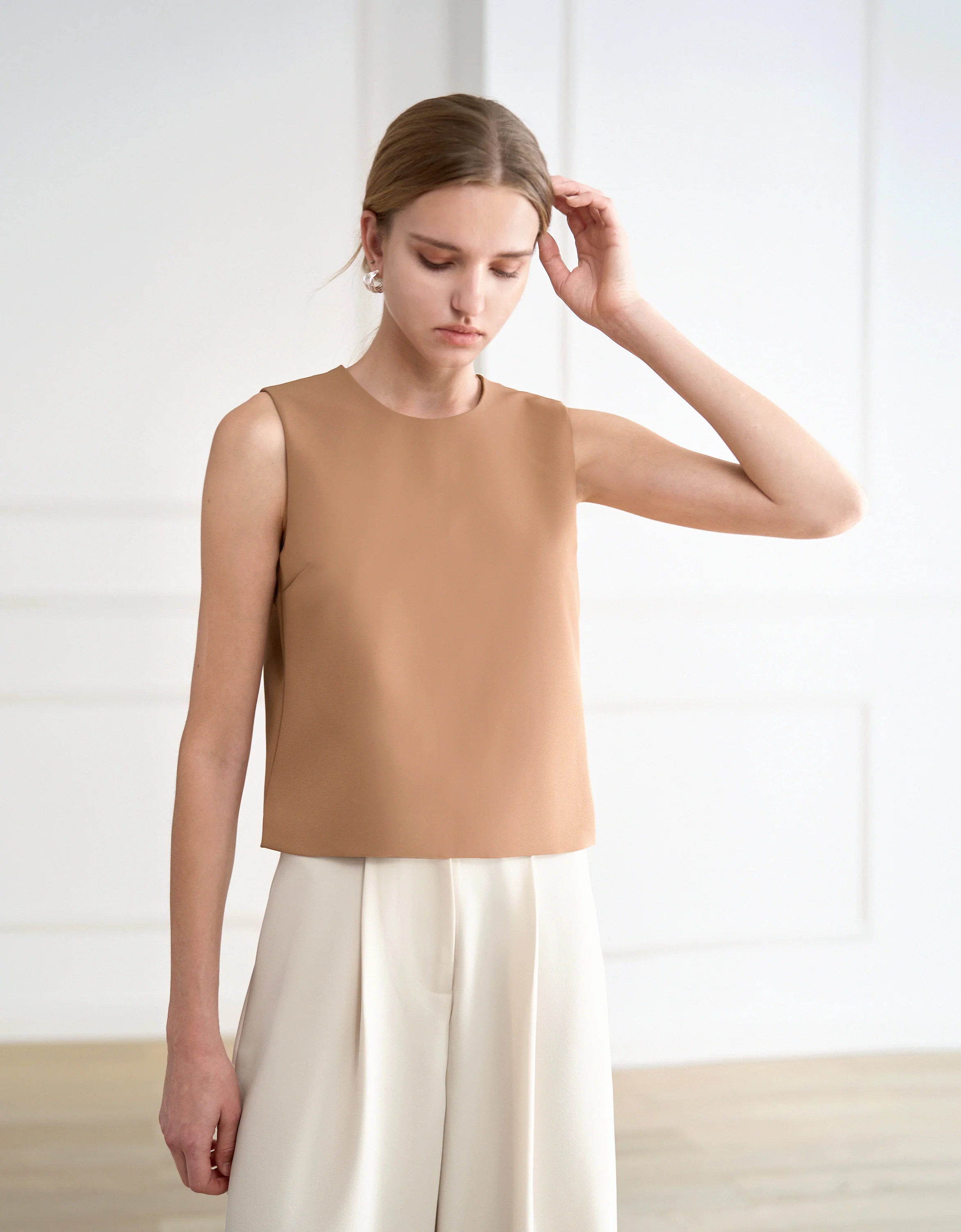 Round Neck Sleeveless Top - Image 57