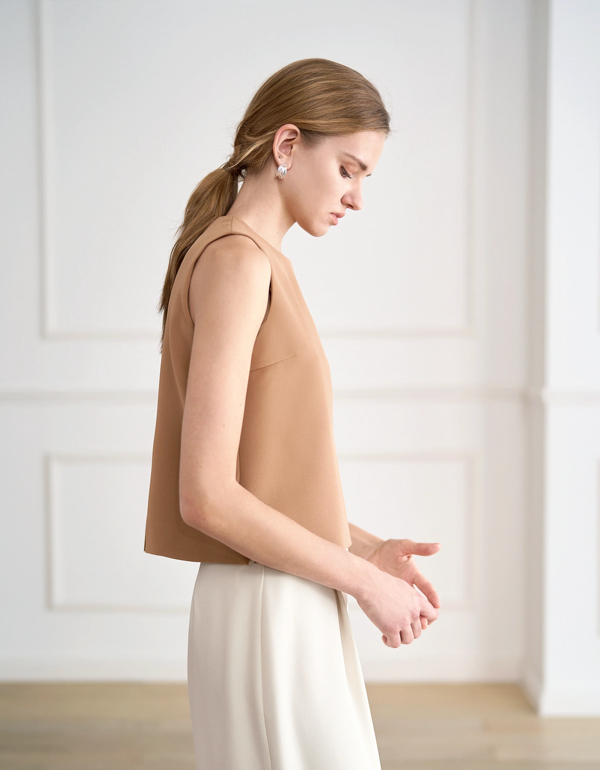 Round Neck Sleeveless Top - Image 58