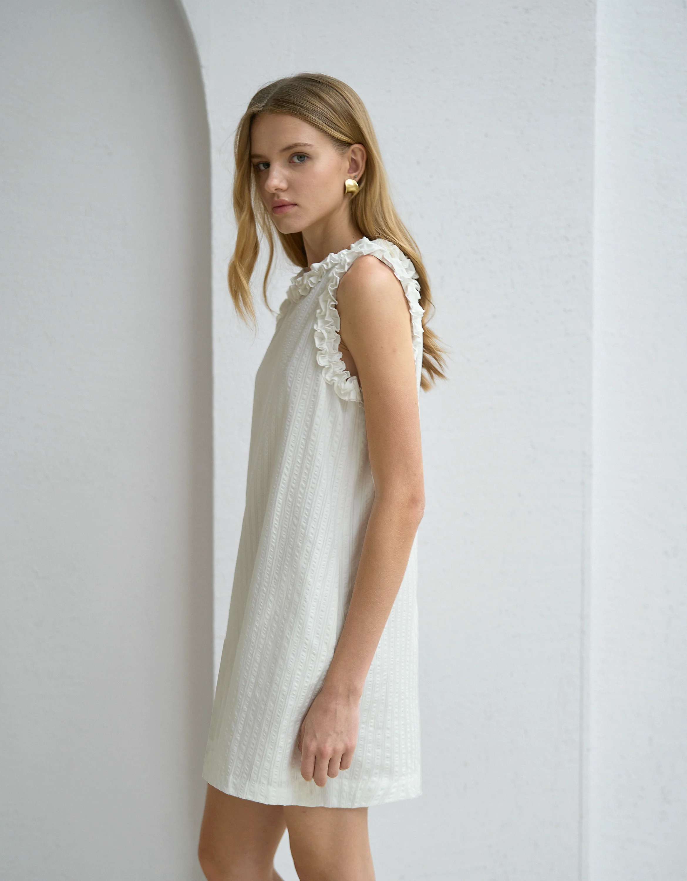 Ruffled Trims Bubble Fabric Sleeveless Dress - Image 3