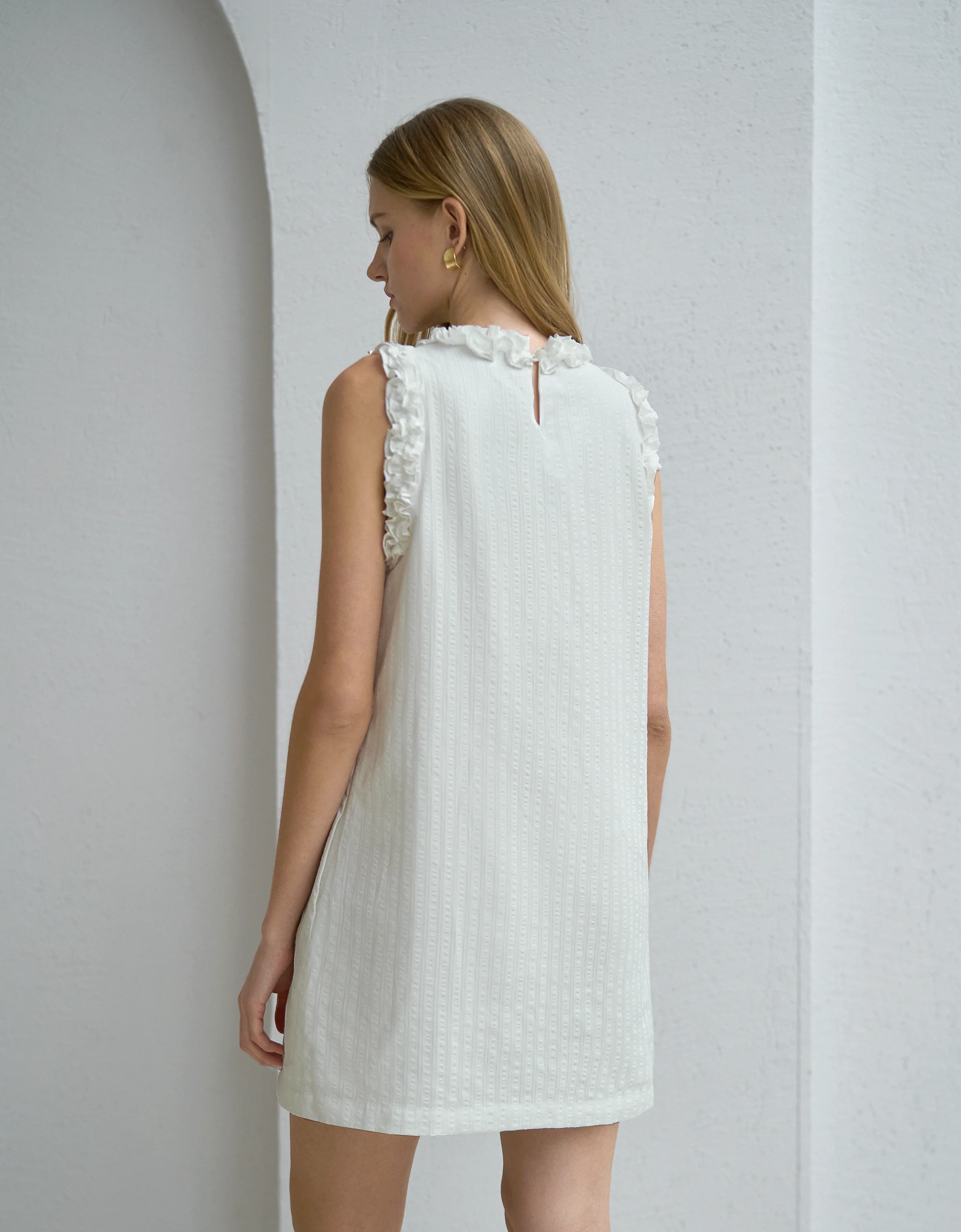 Ruffled Trims Bubble Fabric Sleeveless Dress - Image 4
