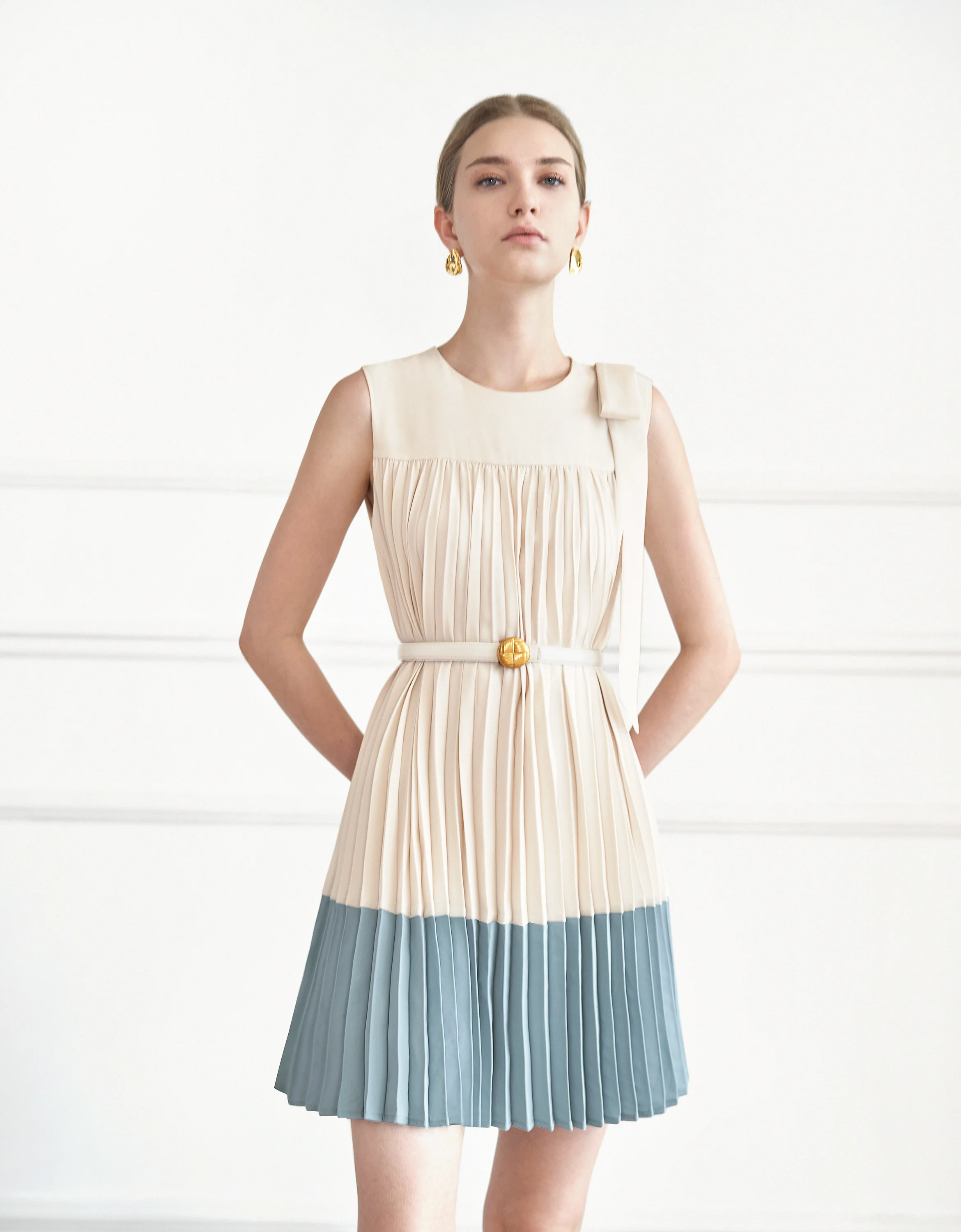 Shoulder Bow Contrast Hem Pleated Dress - Image 3
