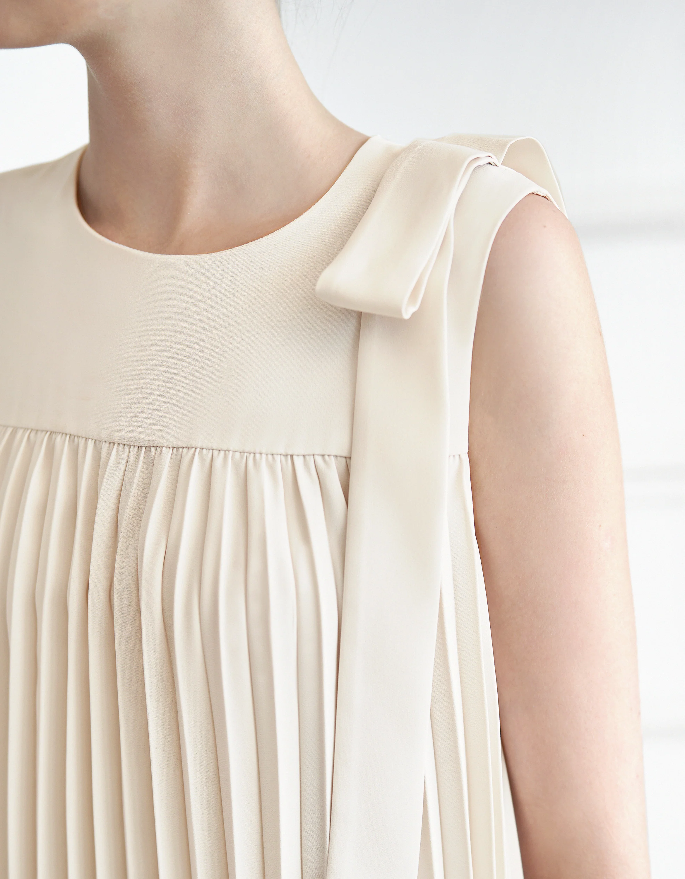 Shoulder Bow Contrast Hem Pleated Dress - Image 5