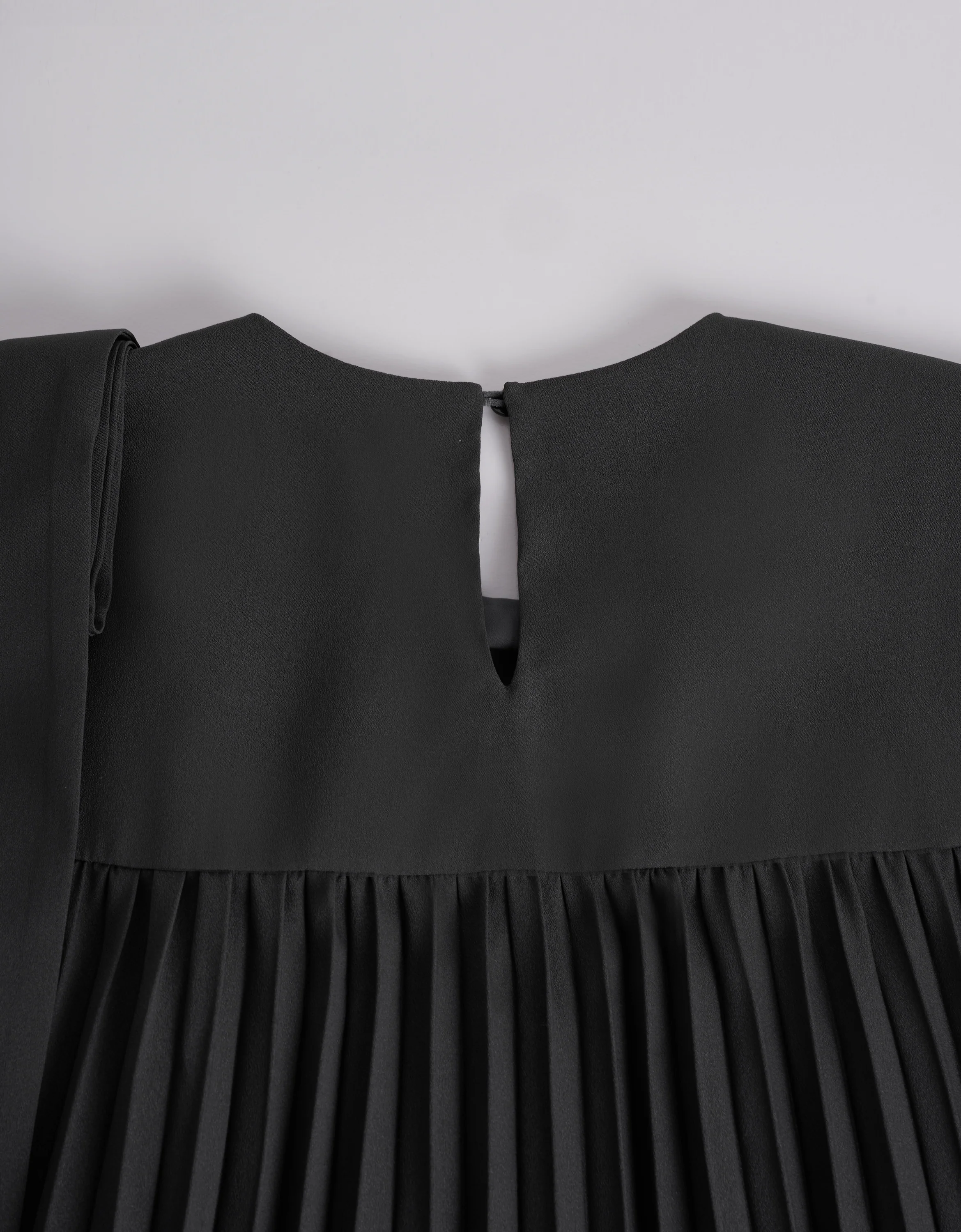 Shoulder Bow Contrast Hem Pleated Dress - Image 6