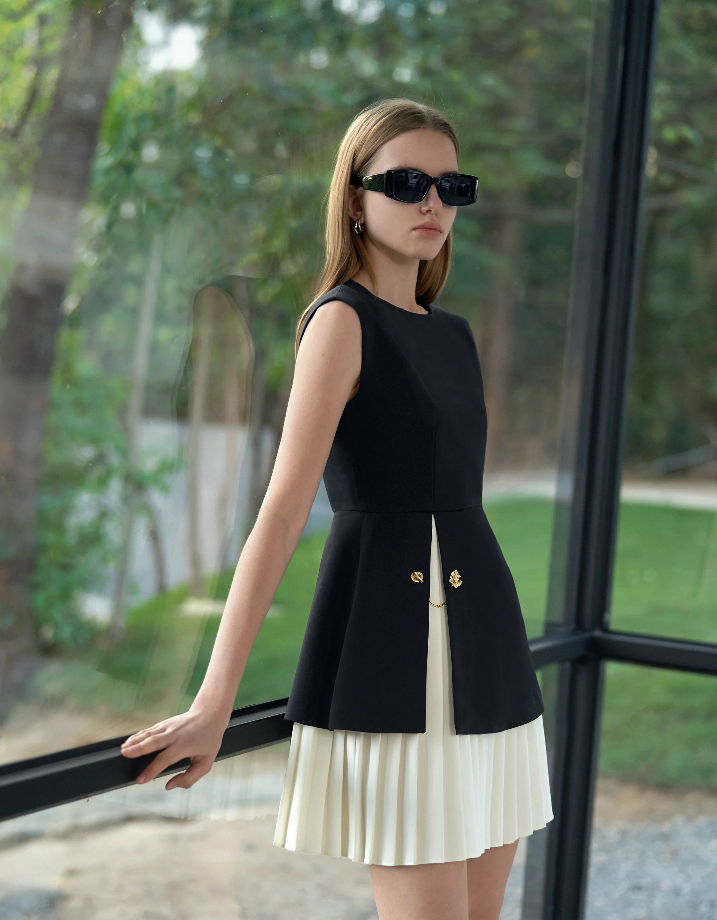 Side Slit Contrast Pleated Hem Dress - Image 2