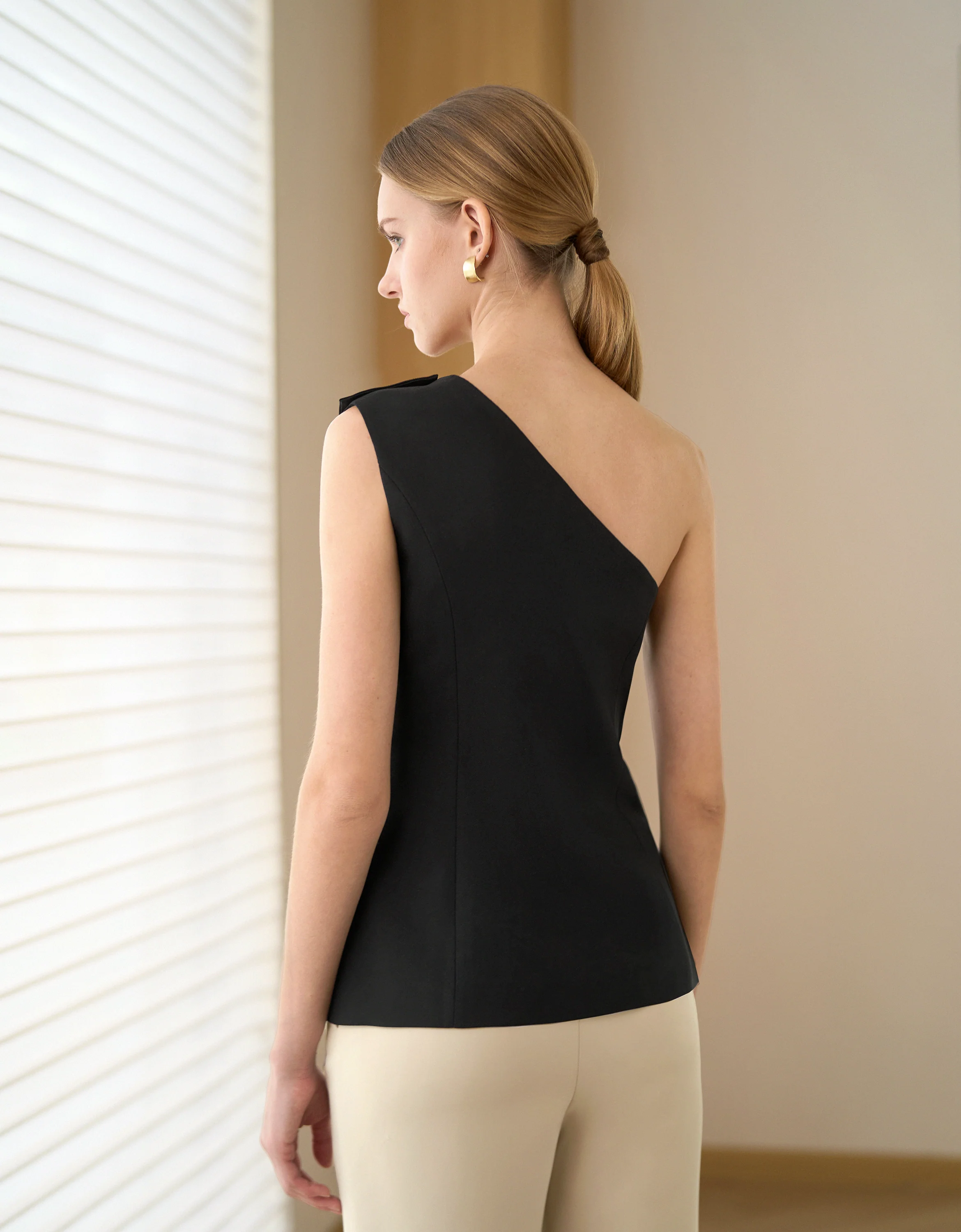 Single-breasted Asymmetric Off Shoulder Top - Image 5