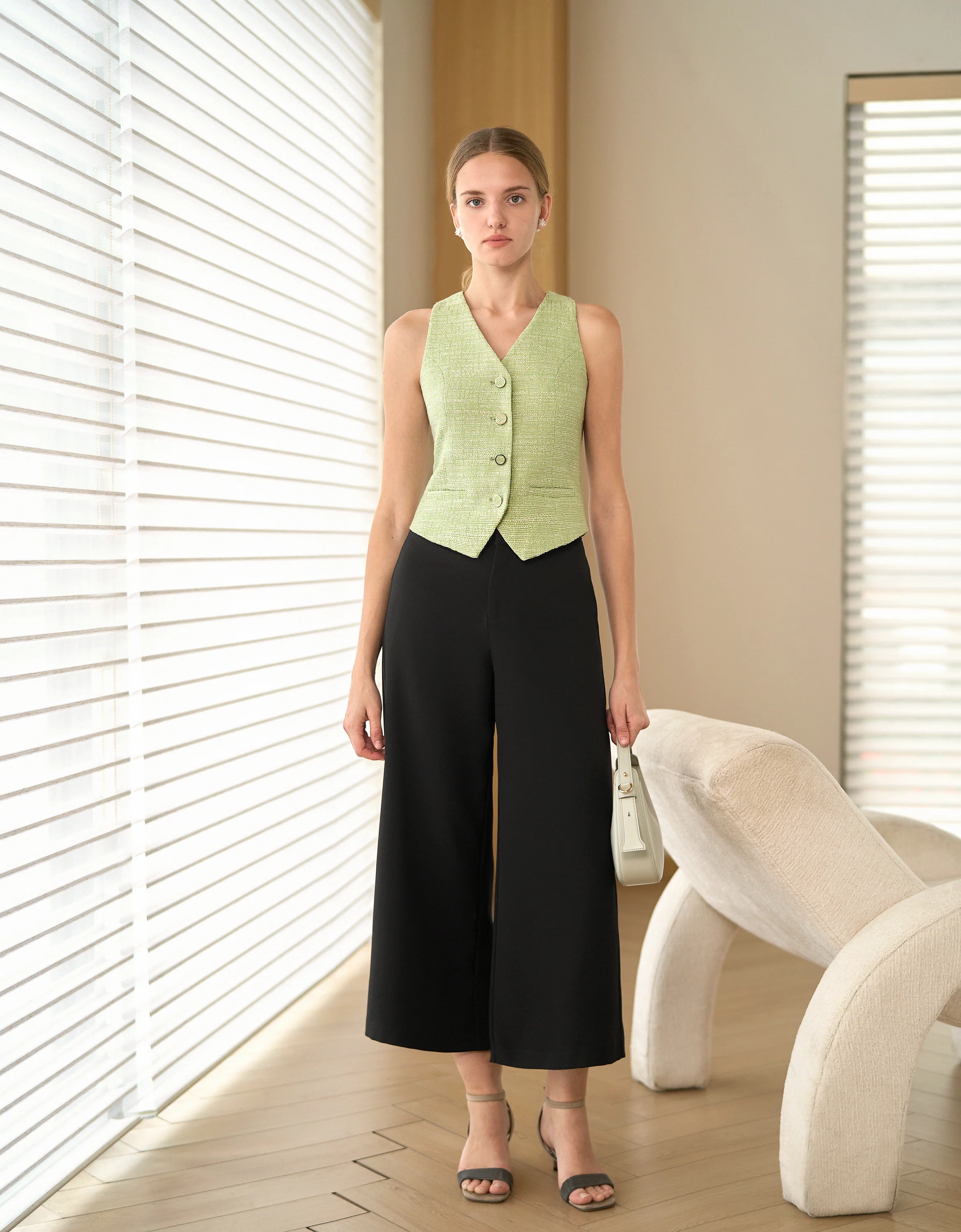 Single-breasted Textured Sleeveless Vest - Image 5