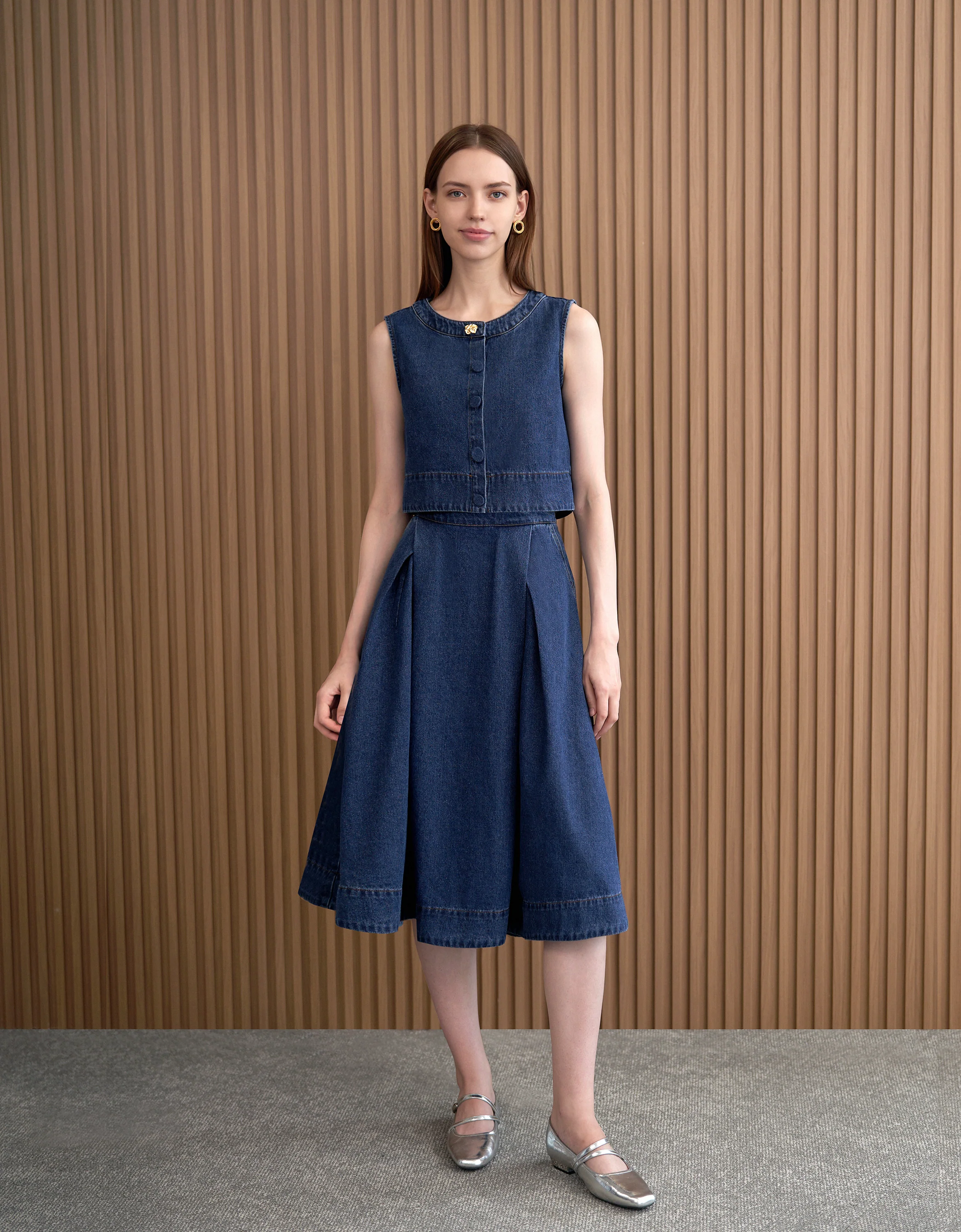Sleeveless Button Front Denim Top - Image 7
