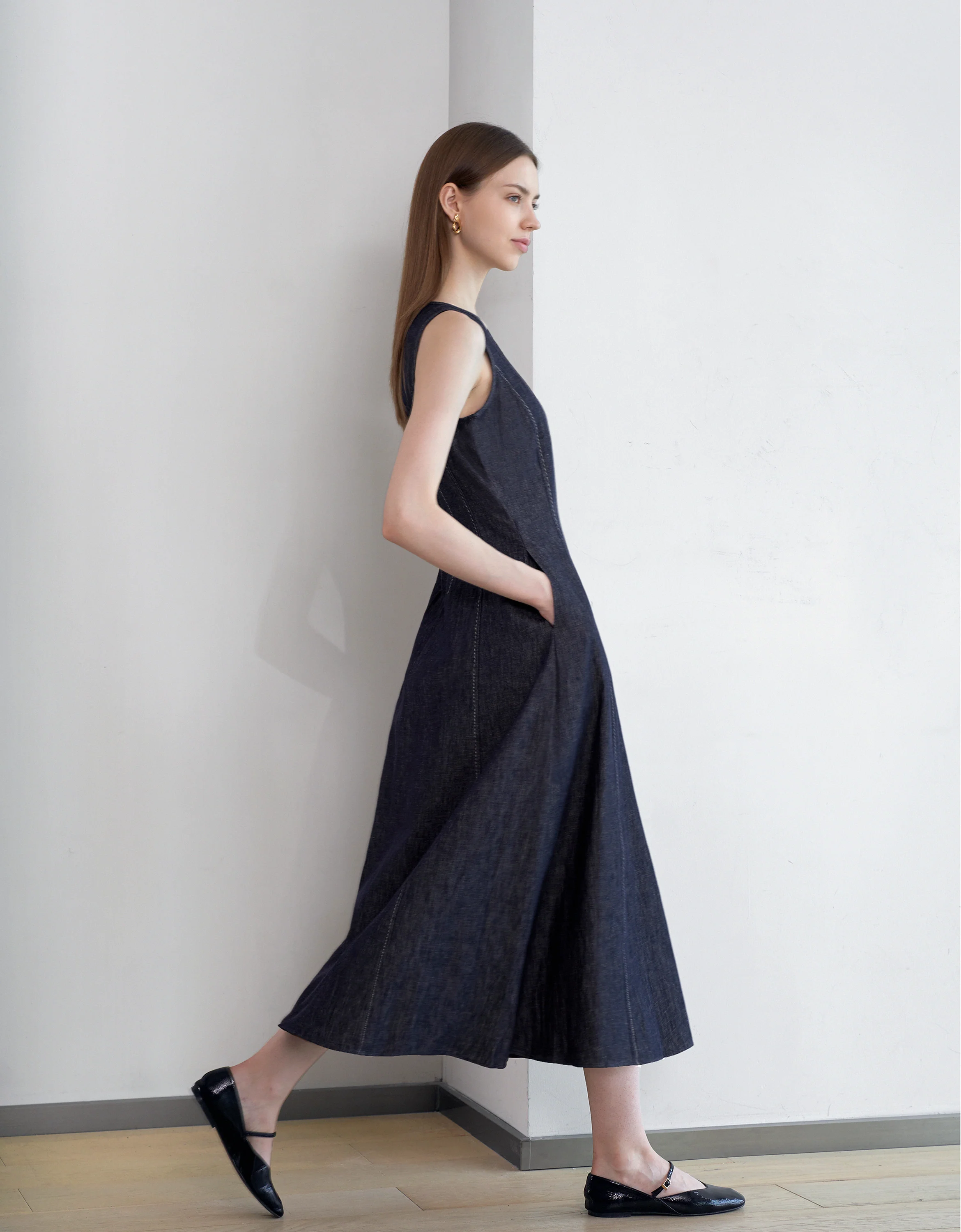 Sleeveless Denim Maxi Dress - Image 4