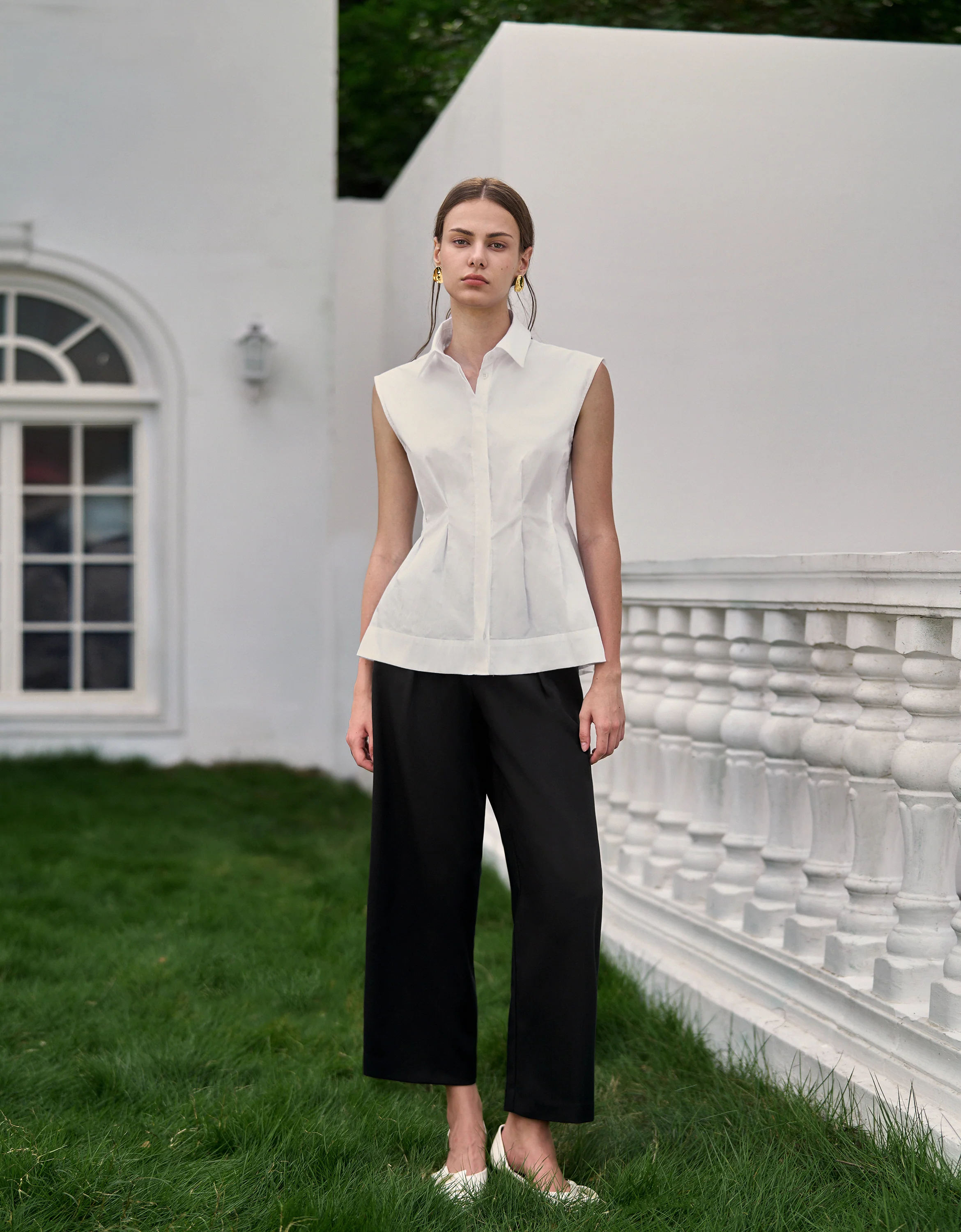 Sleeveless Pleated Collared Top - Image 2