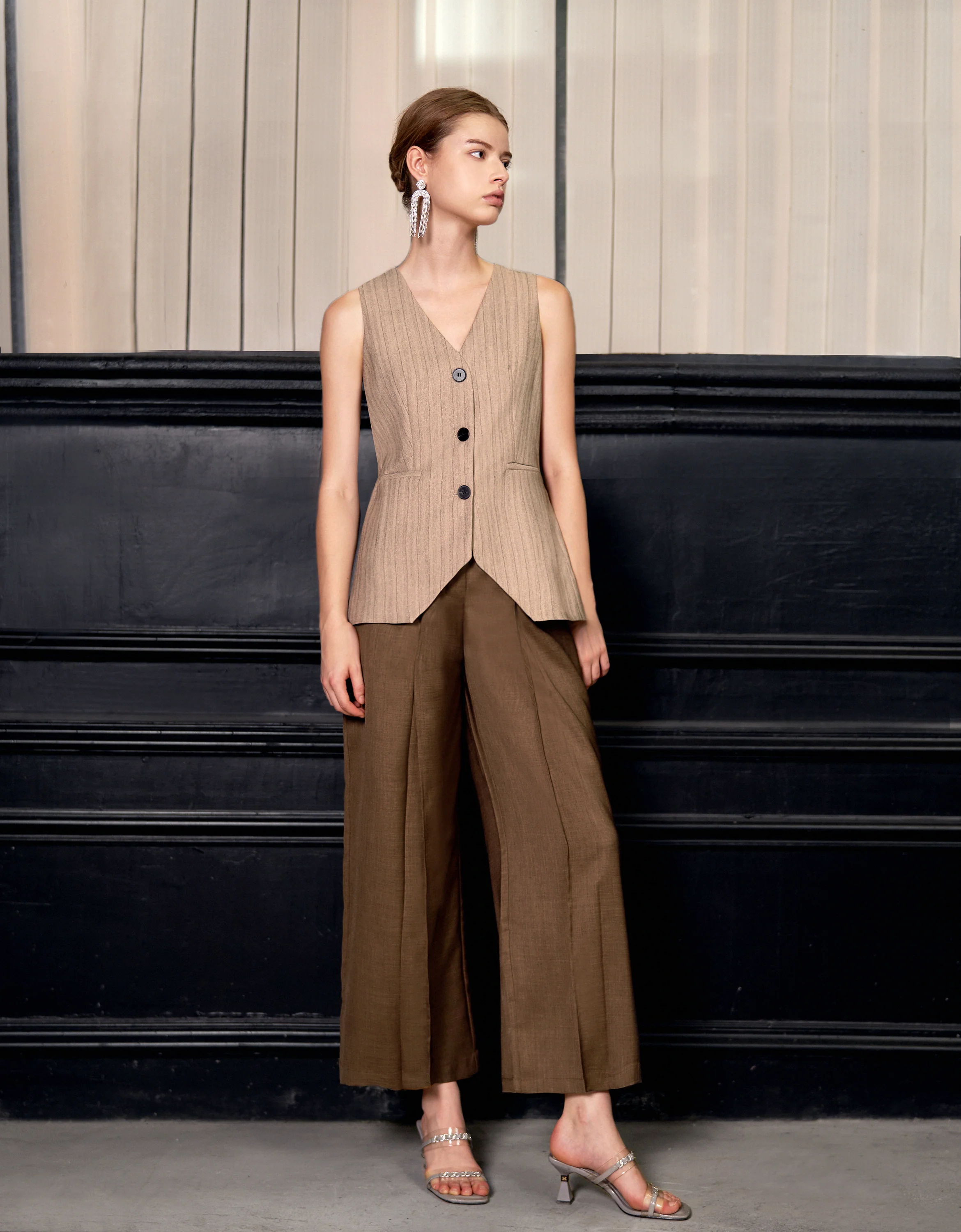 Sleeveless V-neck Vest - Image 11