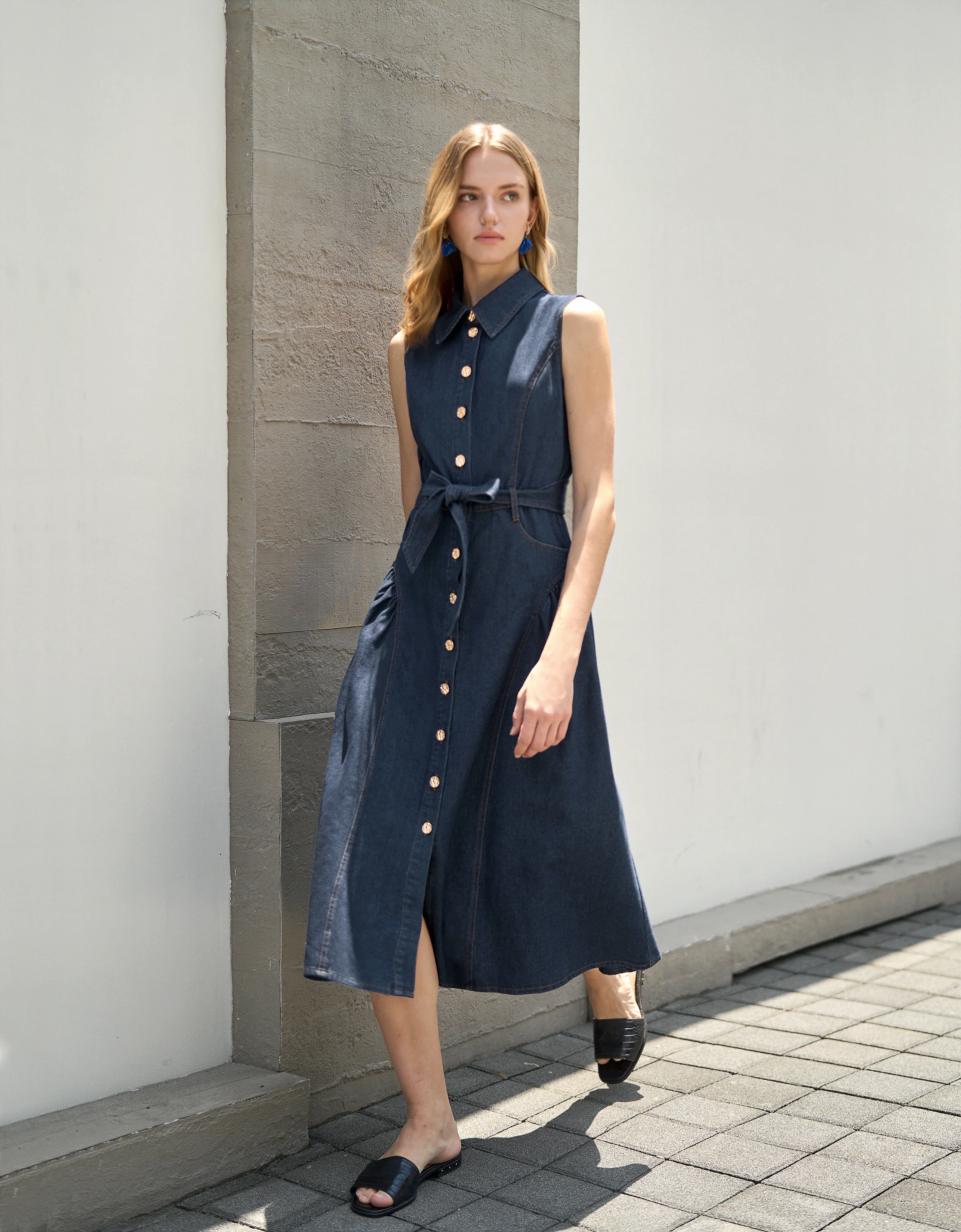 Slim Fit Sleeveless Denim Midi Dress - Image 4