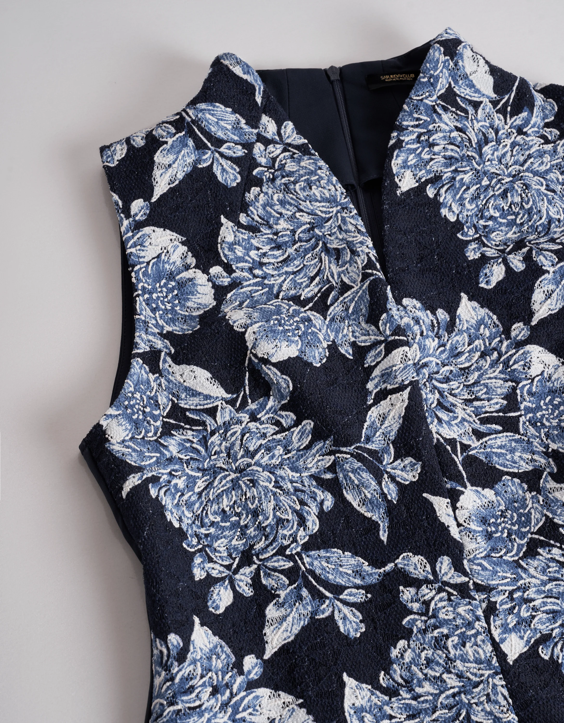 Stand Collar Lace Print Sleeveless Top - Image 7