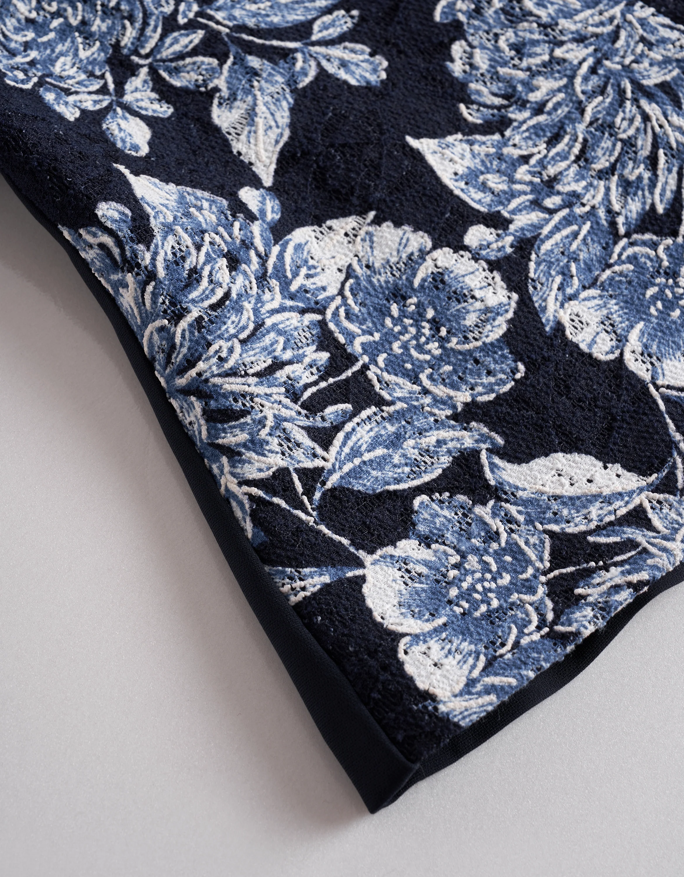 Stand Collar Lace Print Sleeveless Top - Image 8