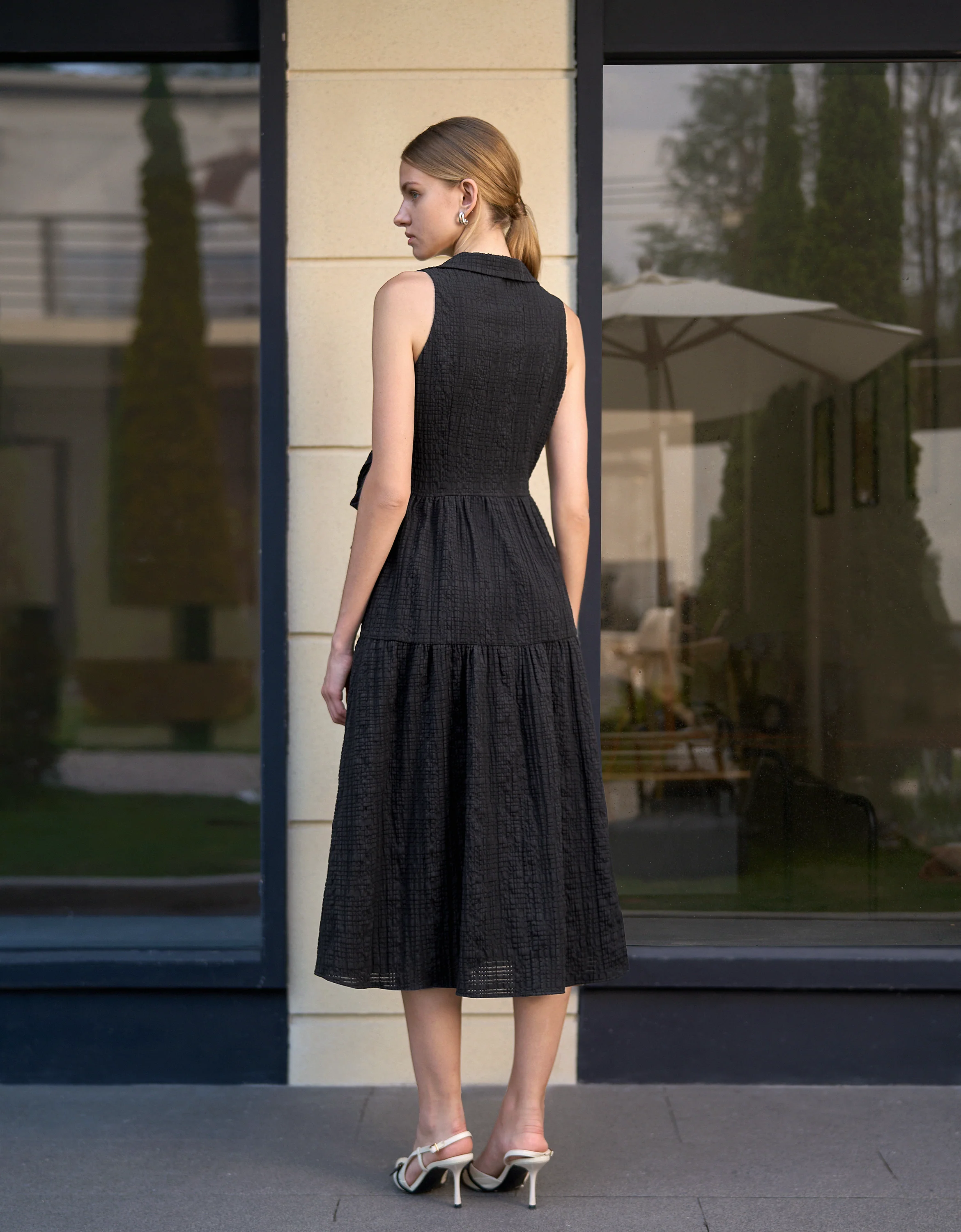 Tie-up Textured V-neck Midi Dress - Image 4