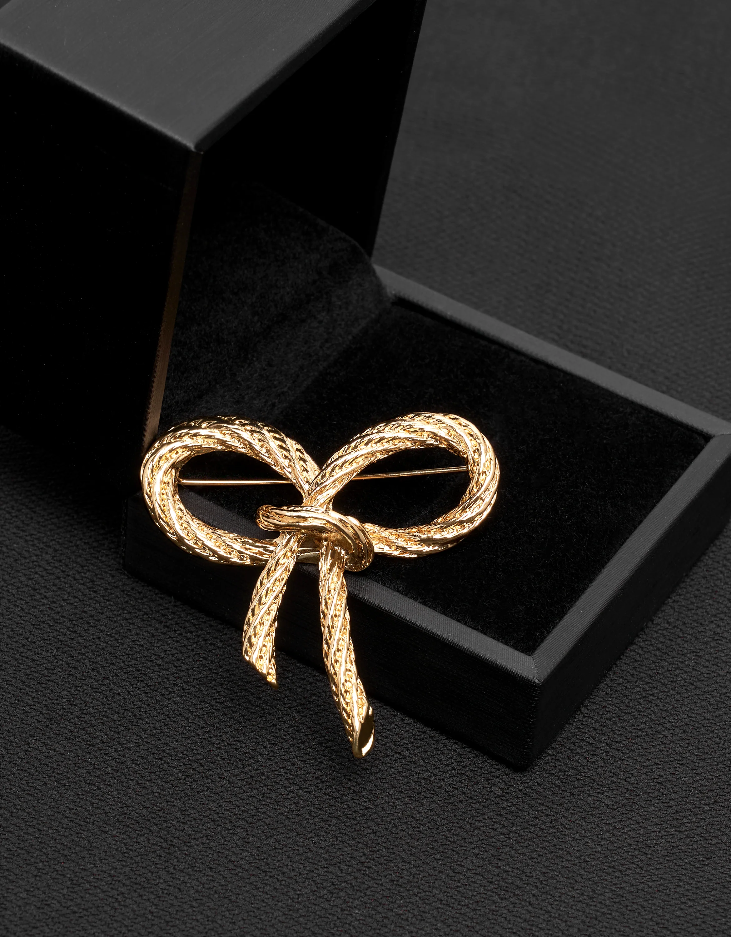 Twisted Bow Metal Brooch - Image 3