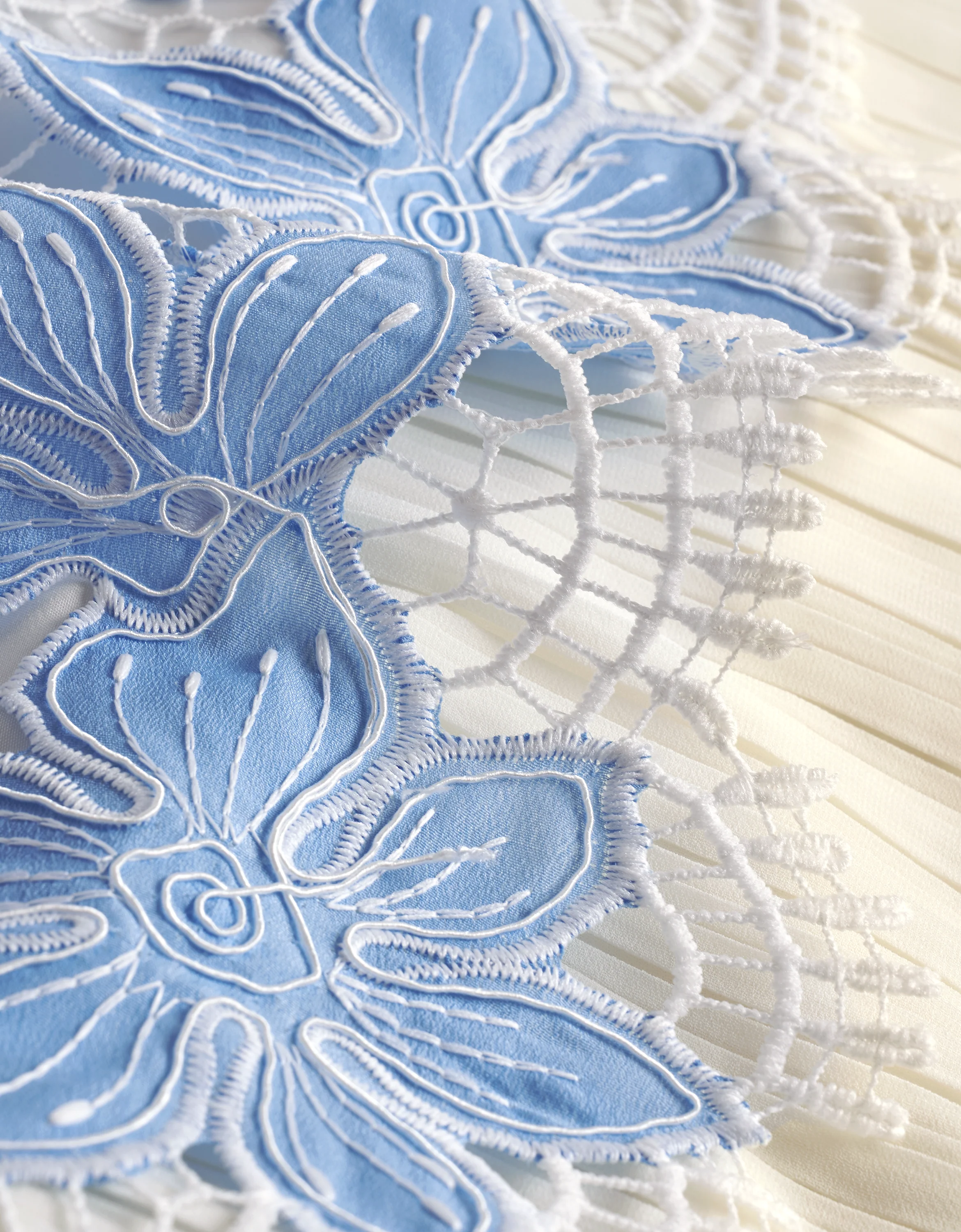 Two-tone Cutwork Embroidery Pleated Hem Dress - Image 8