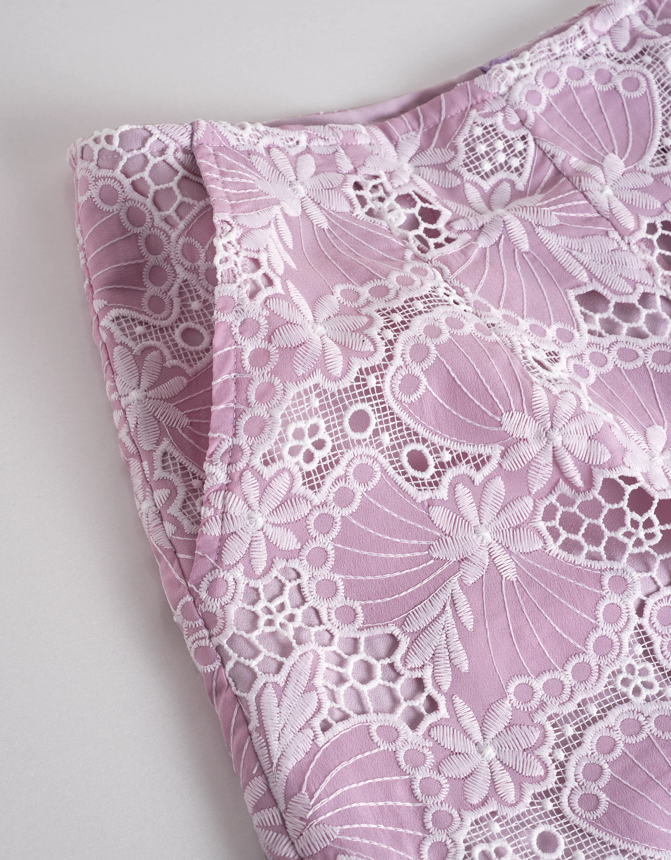 Two-tone Cutwork Embroidery Shorts - Image 19