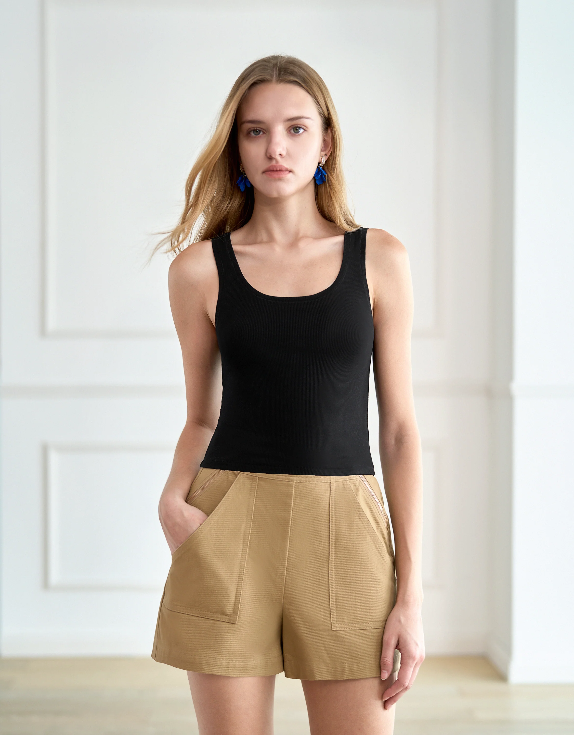 U-neck Sleeveless Cropped Knit Top - Image 11