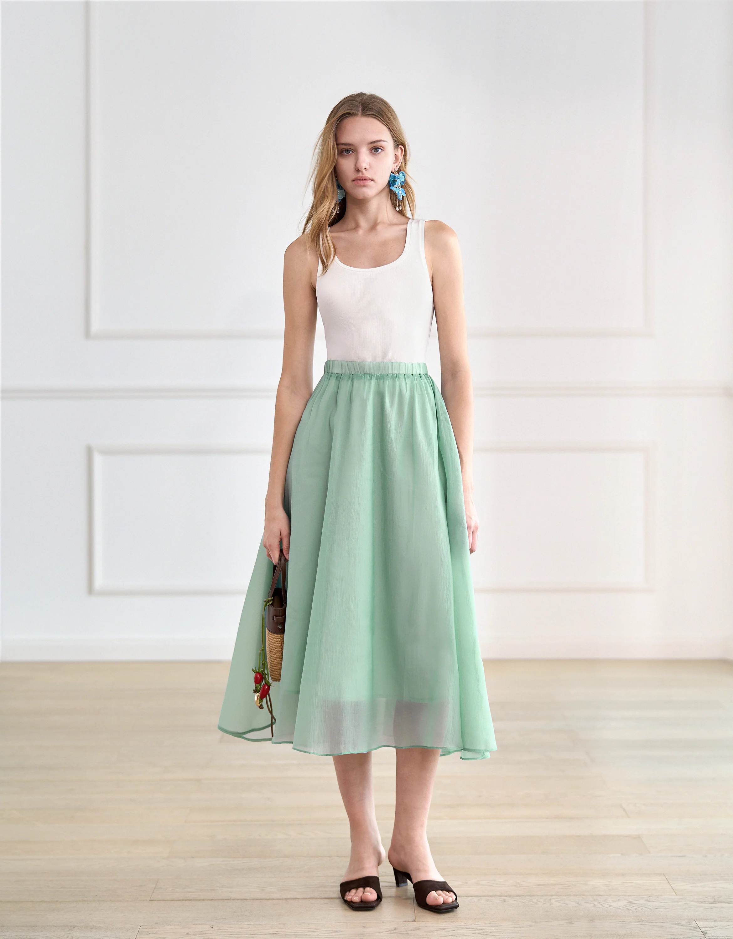 U-neck Sleeveless Cropped Knit Top - Image 6