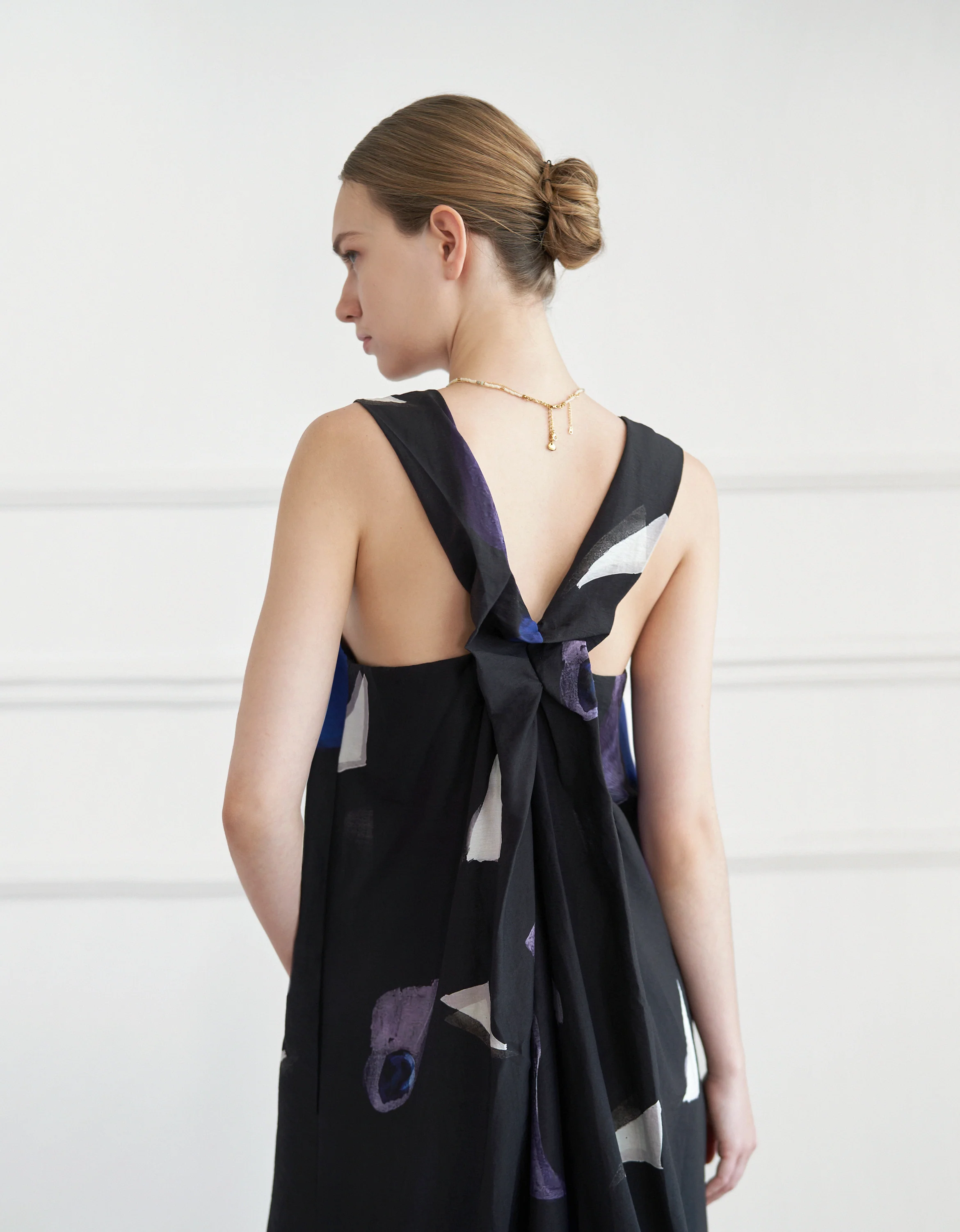 V-neck Art Print Sleeveless Dress - Image 4