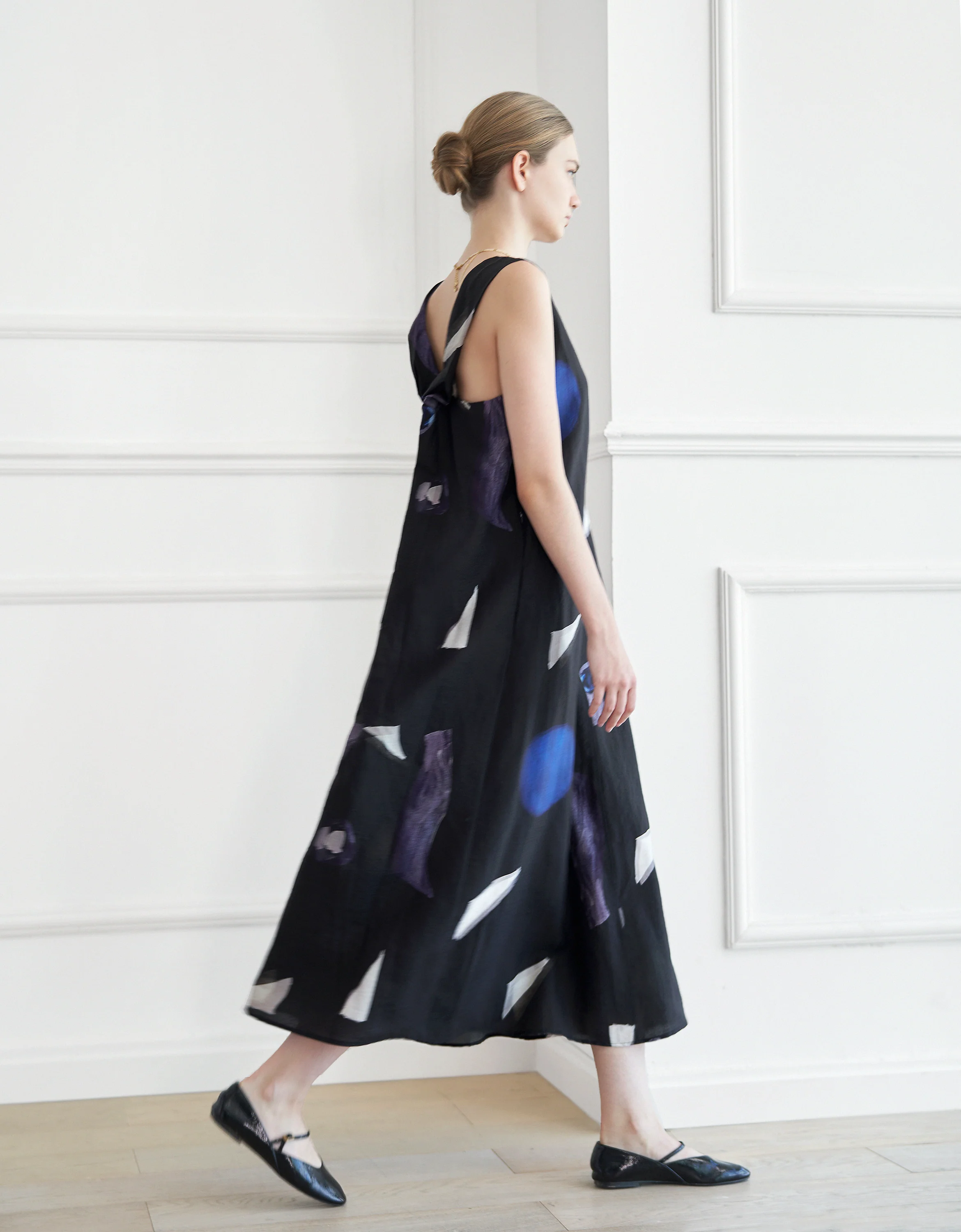 V-neck Art Print Sleeveless Dress - Image 5