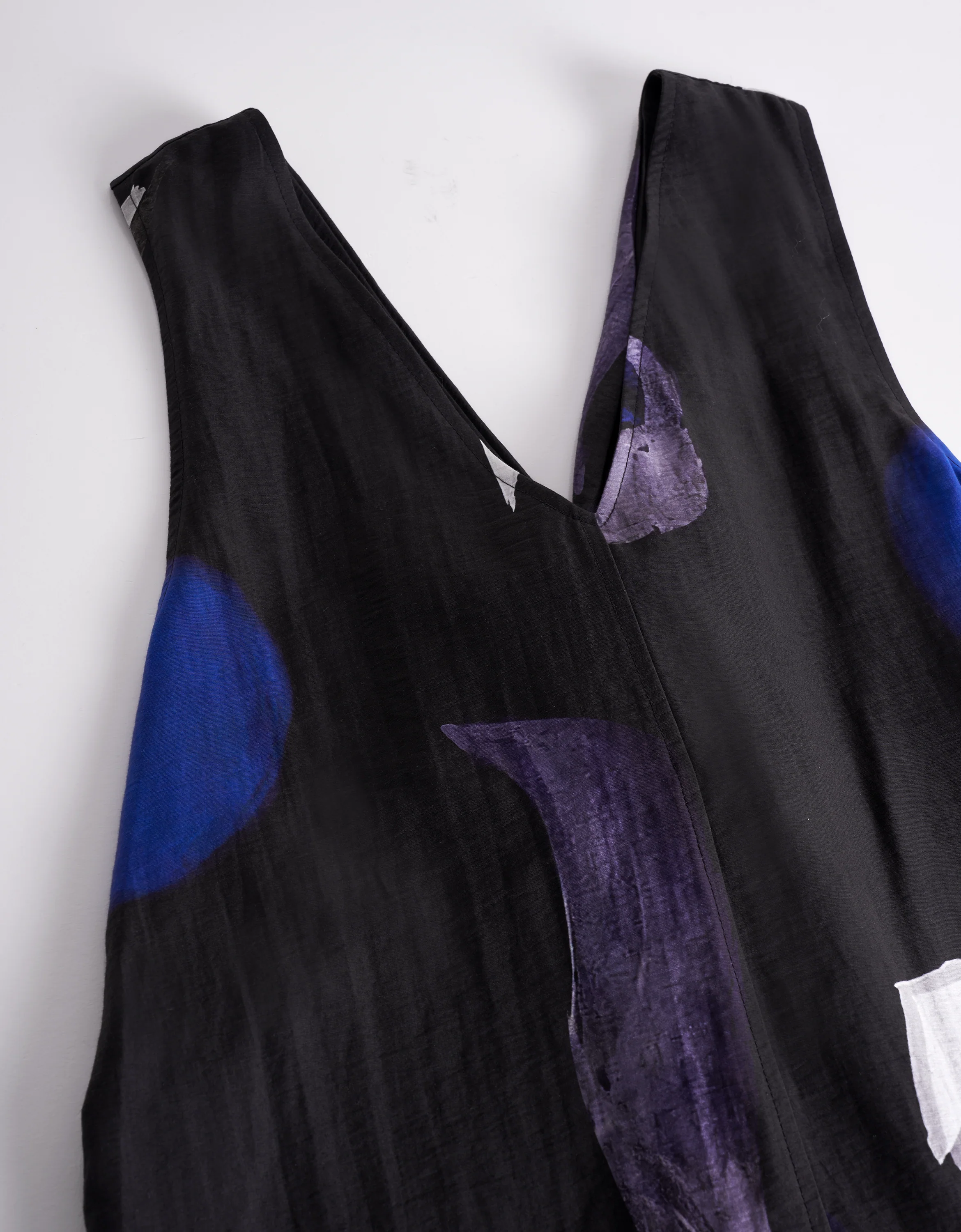 V-neck Art Print Sleeveless Dress - Image 6