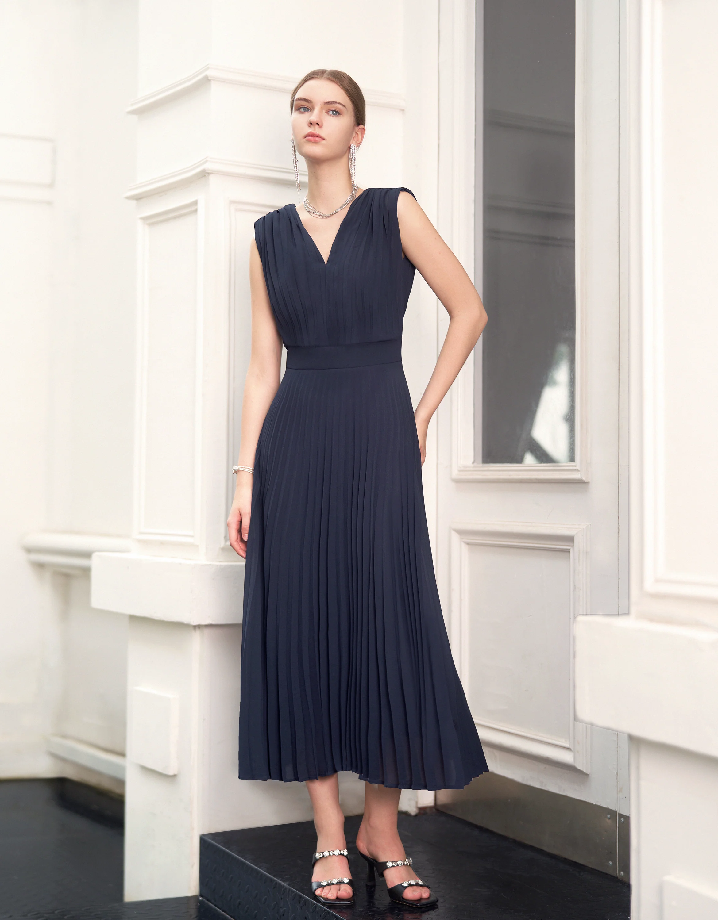 V-neck Pleated Chiffon Dress - Image 13