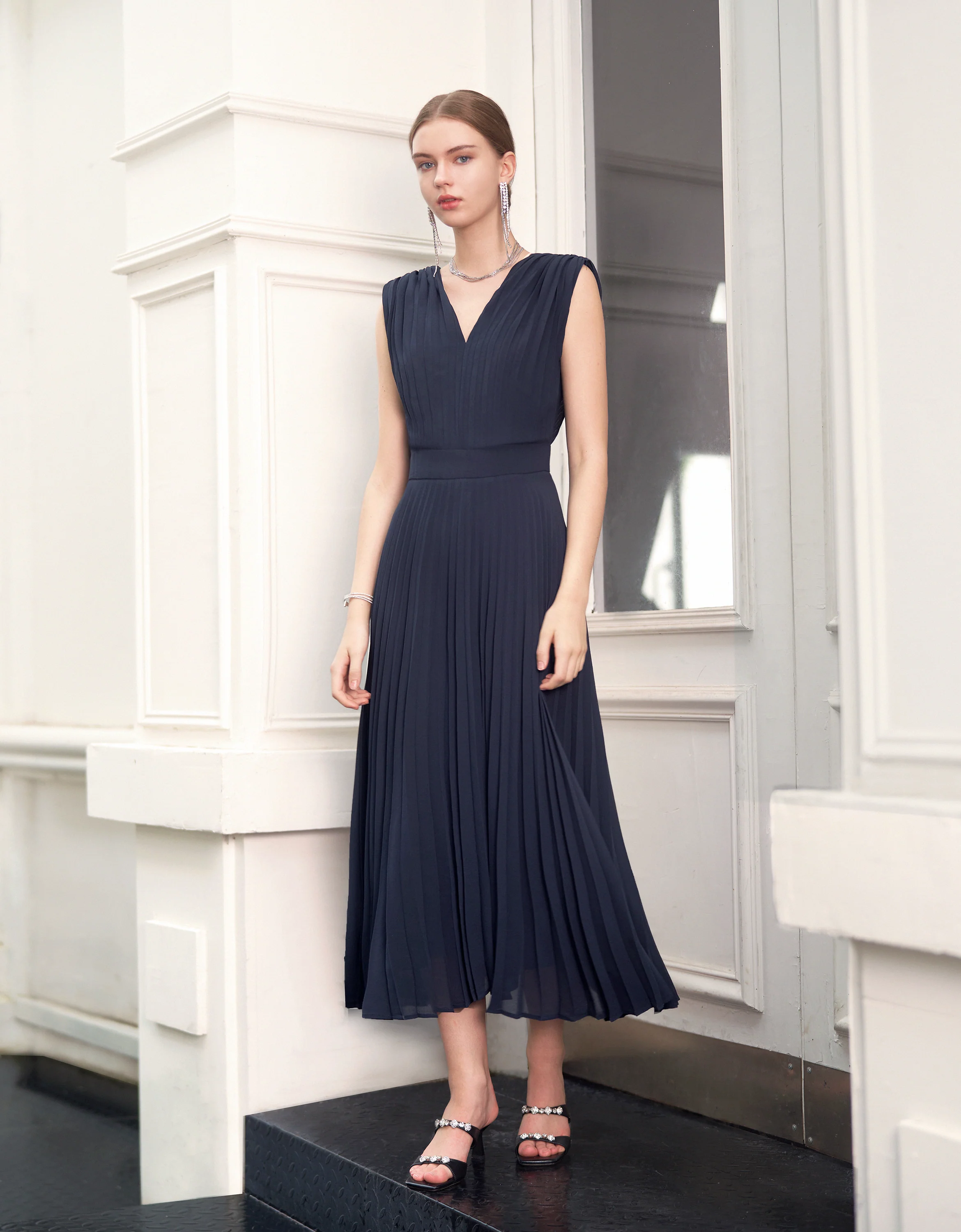 V-neck Pleated Chiffon Dress - Image 14