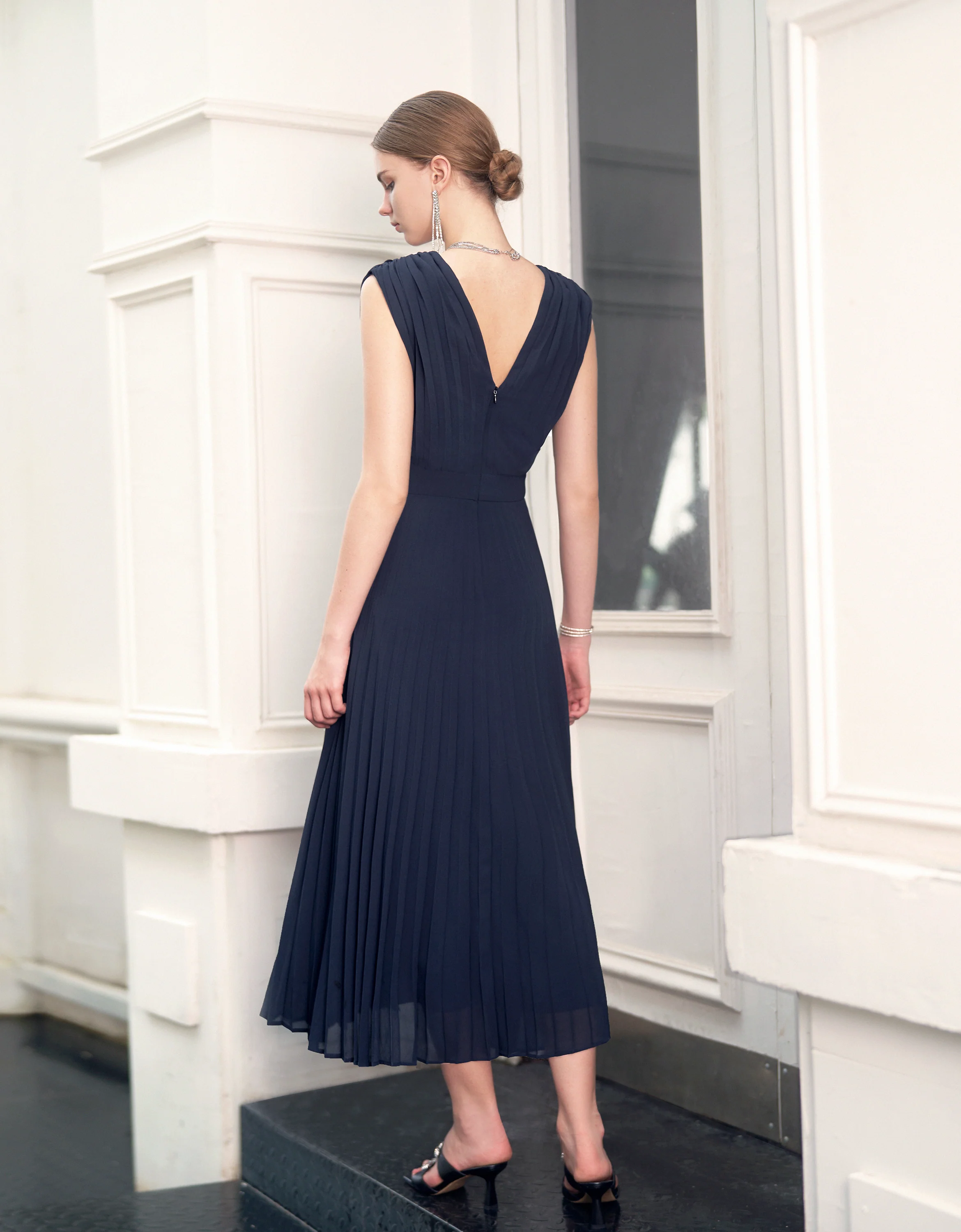 V-neck Pleated Chiffon Dress - Image 15