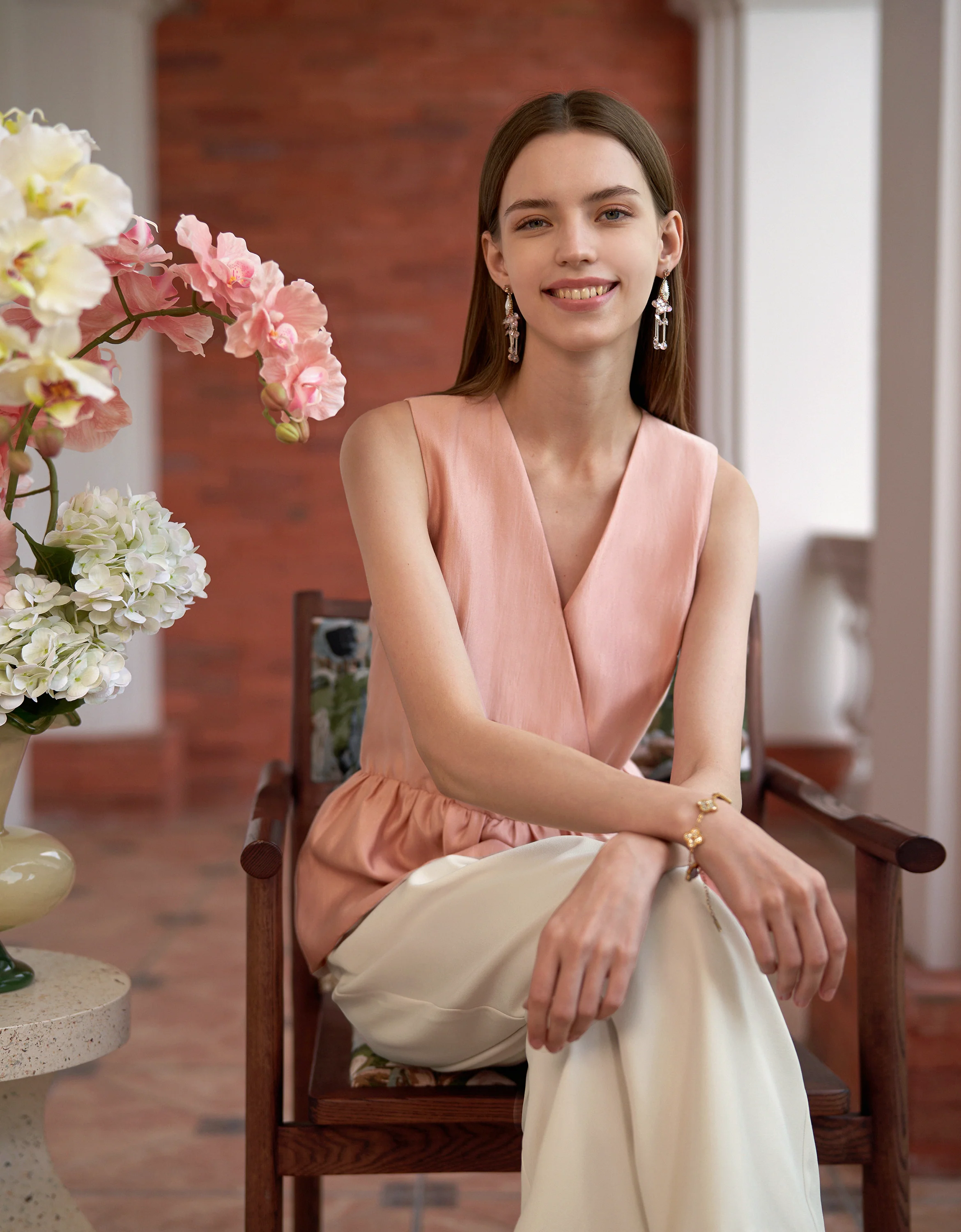 V-neck Ruffled Hem Sleeveless Top - Image 4